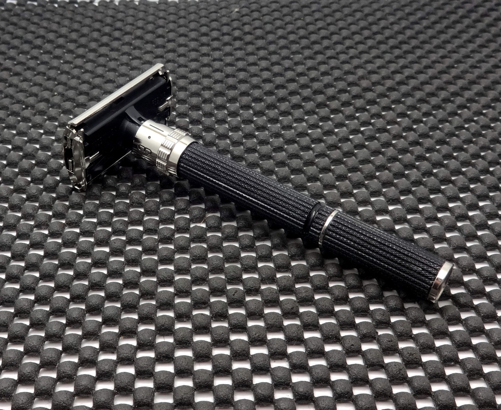 Vintage 1977 Gillette Super Adjustable 1-9 DE  Safety Razor X2 Nice & Clean