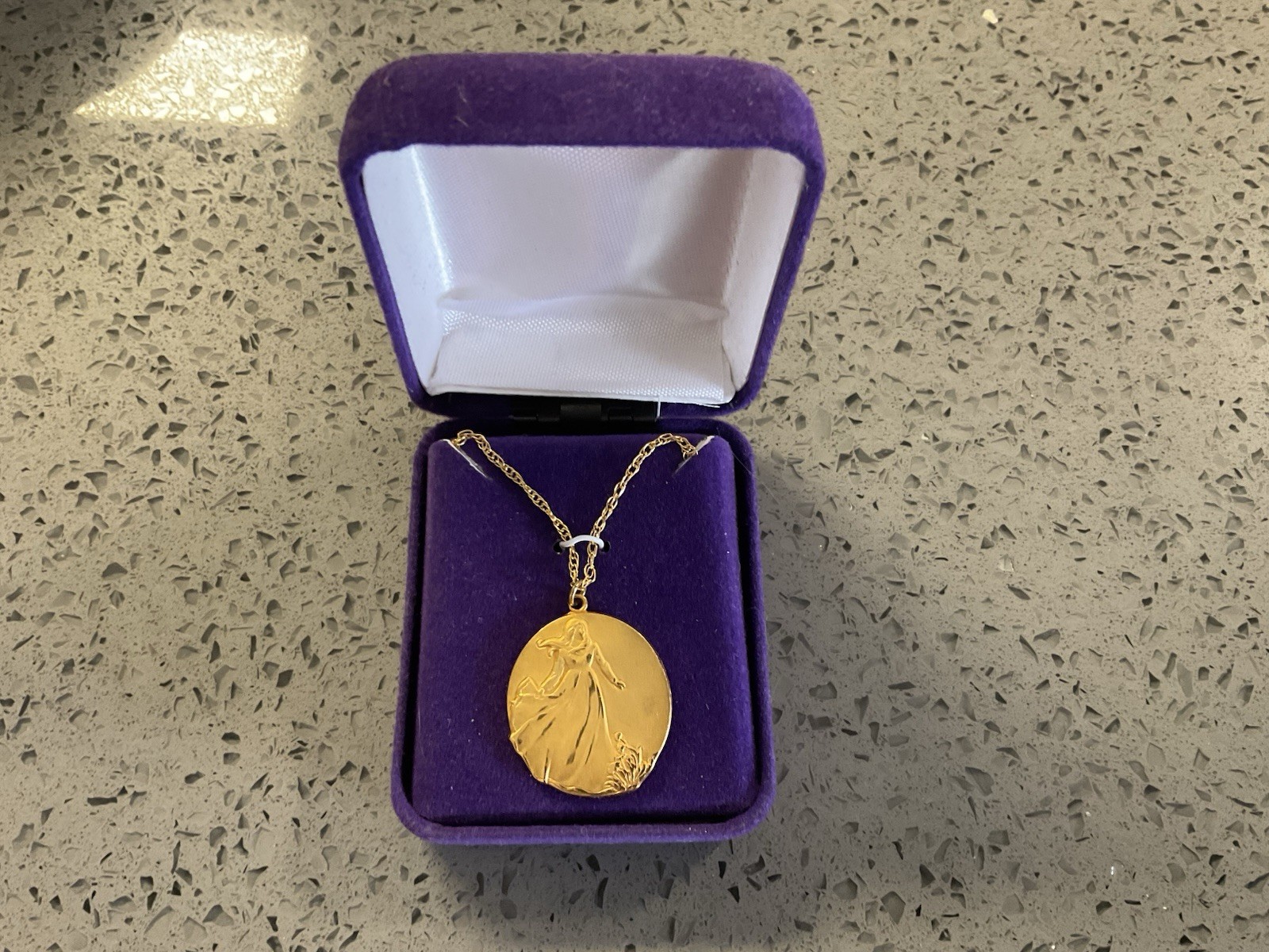 VINTAGE LDS YOUNG WOMEN PERSONAL PROGRESS MEDAL With NEW 12K GF Chain