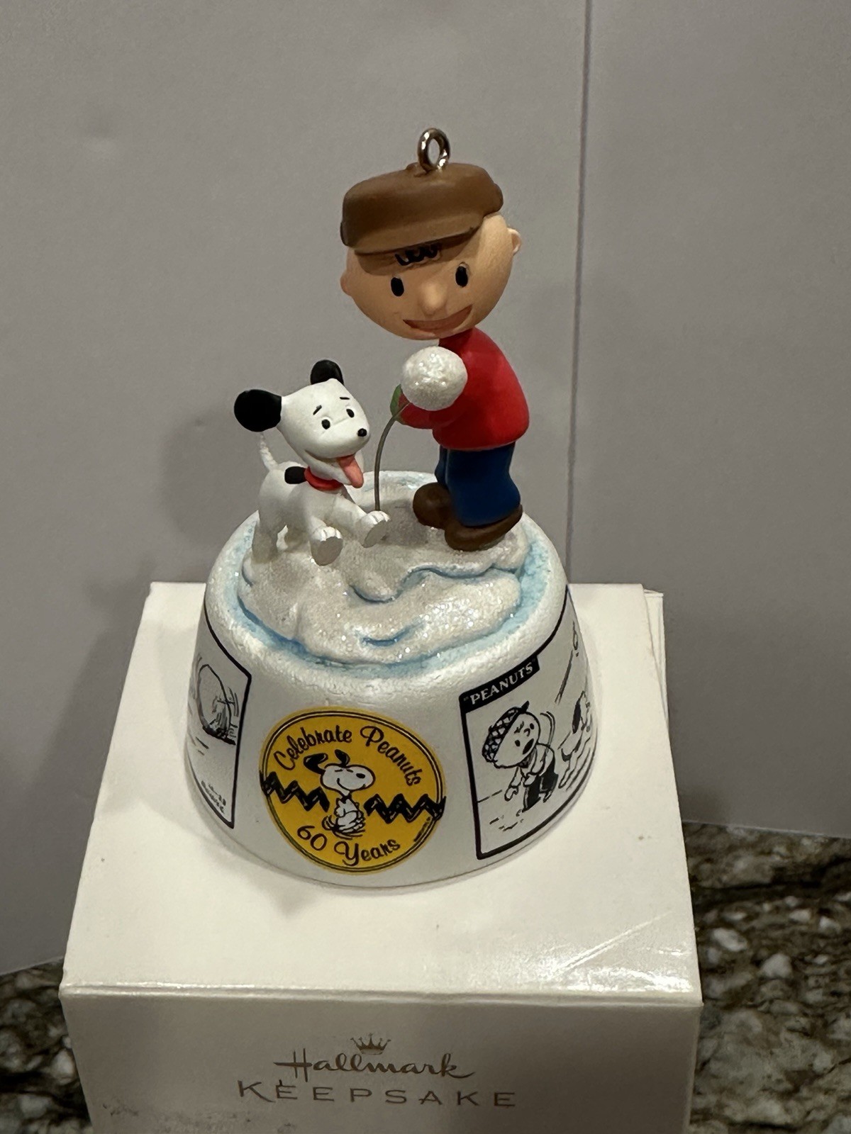 2009 PEANUTS 60TH ANNIVERSARY Hallmark Keepsake Ornament. Snoopy Charlie Brown.