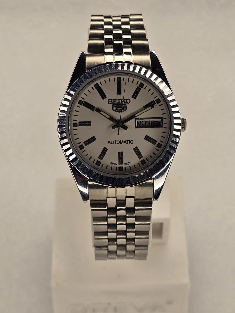 Vintage Seiko 5 Automatic Men's Wrist Watch, Day,Date Stainless steel band