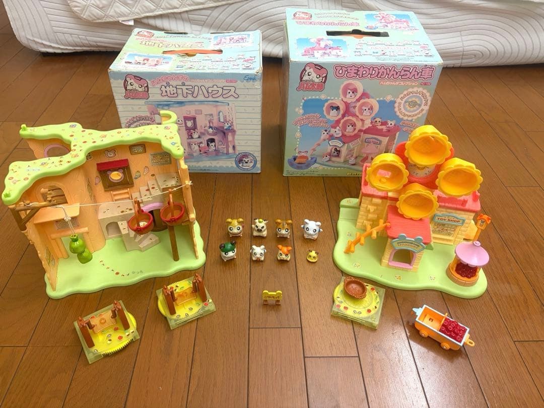 Hamtaro Ham-Chans Collection Underground House & Sunflower Wheel Toy Set