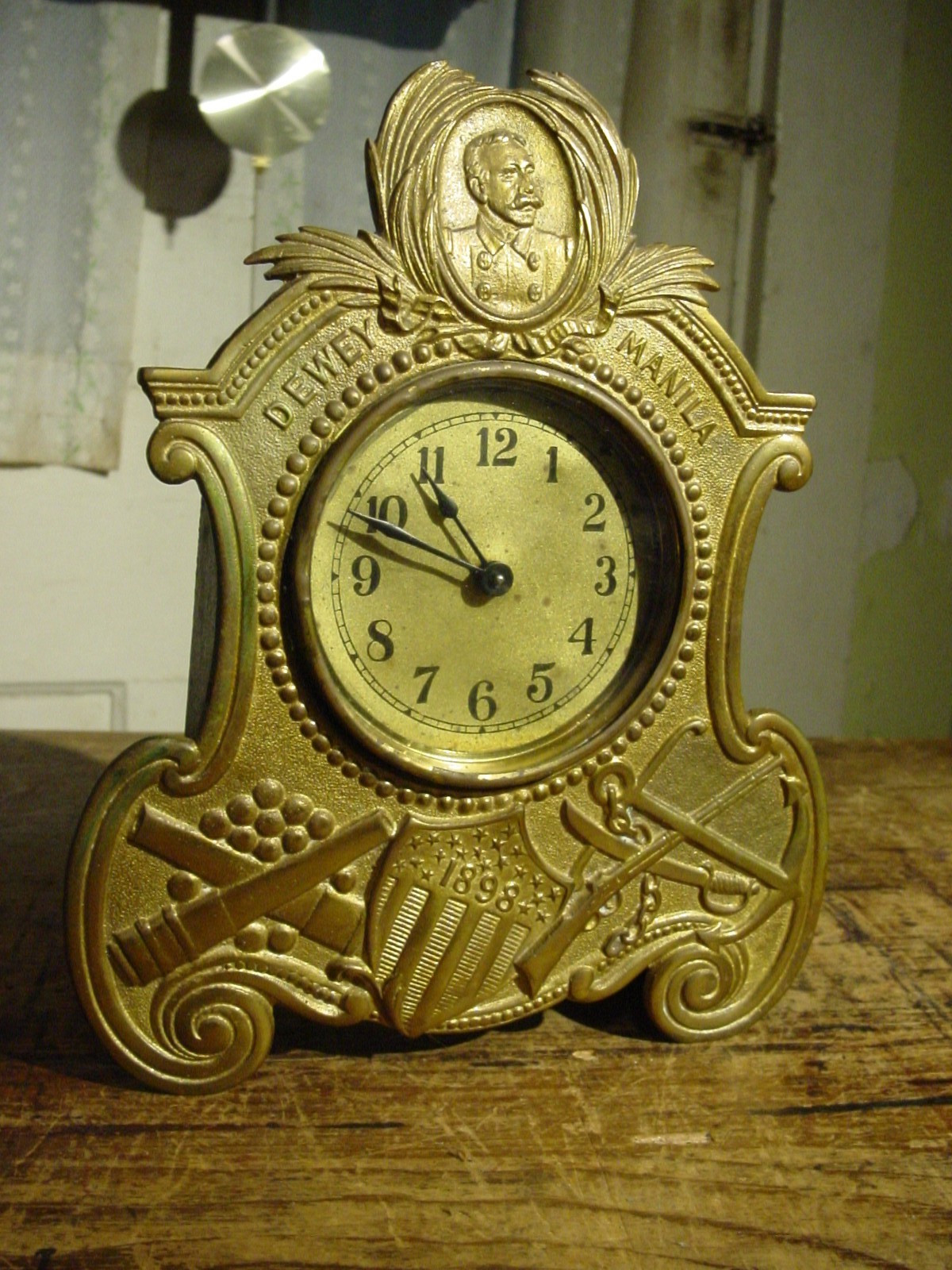 ANTIQUE VERY RARE 1898 DEWEY MANILLA SPANISH AMERICAN WAR DESK CLOCK WORKING