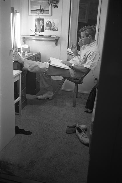 Photo:Richard Chamberlain 1960s TV Dr. Kildare Dressing Room Photo