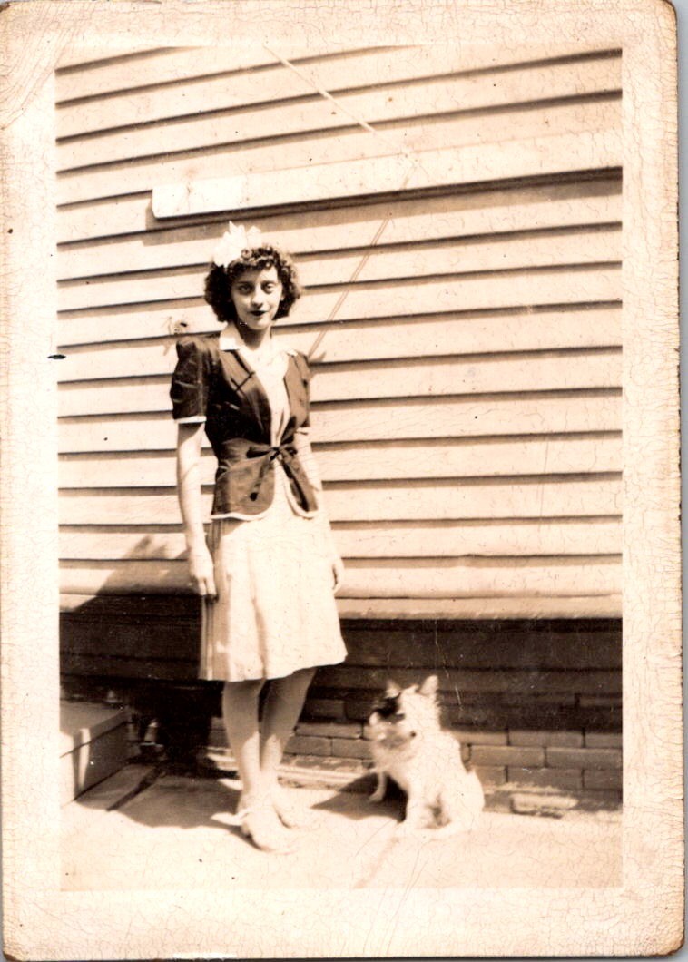 VINTAGE ORIGINAL PHOTO 1930s 1940s Young Woman Lady Dog Pet Fluffy White Puppy