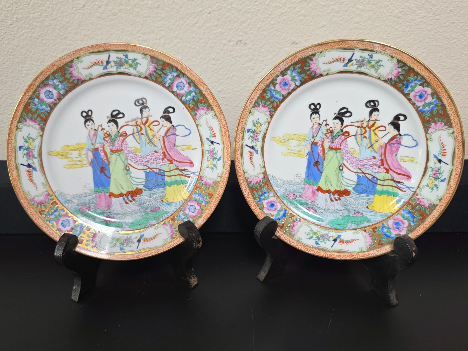 EXTREMELY RARE SET OF 2 Chinese Export Guangcai Plates Maiden Flute Players w/ S