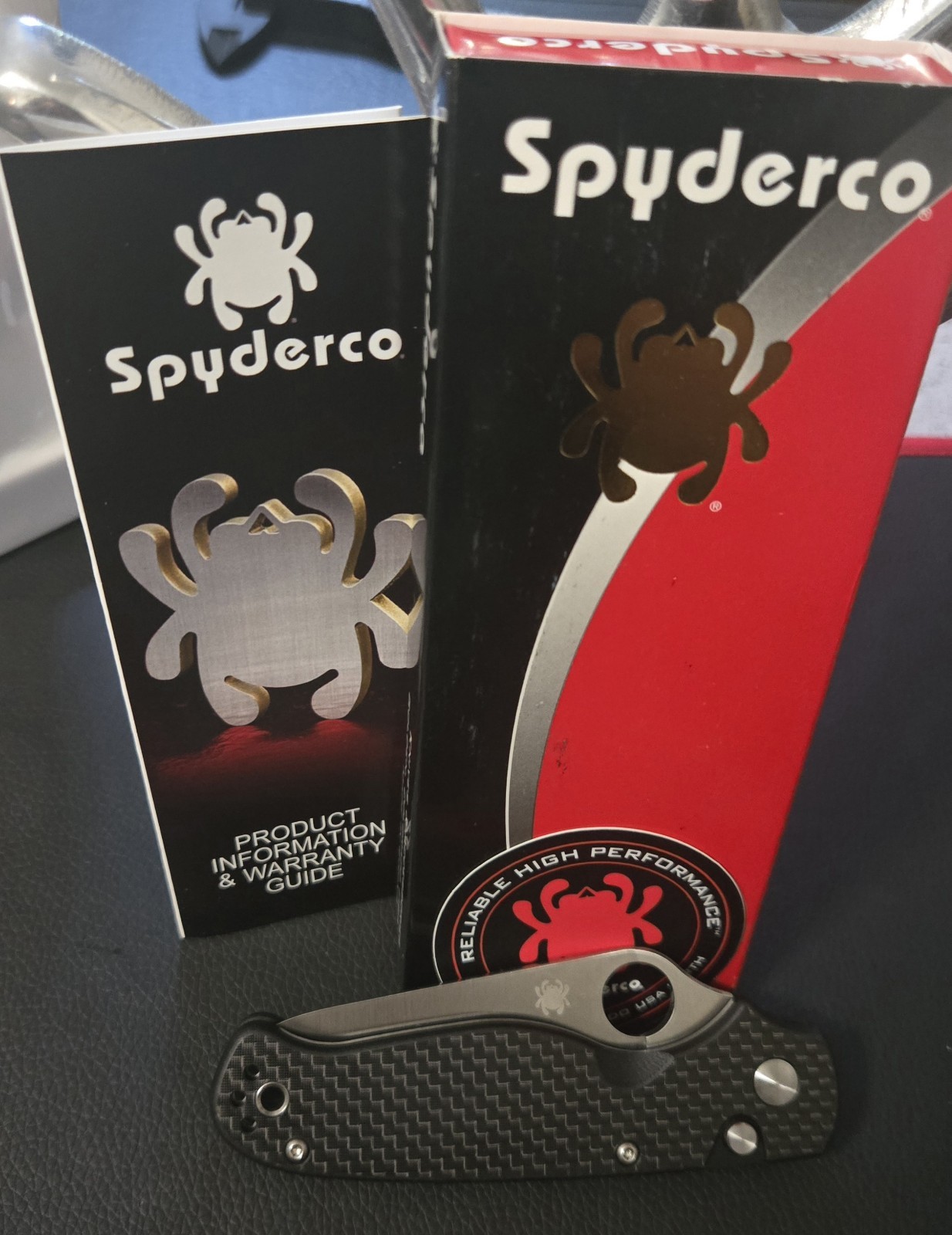 Spyderco Buttonup Carbon Fiber Plain Edge