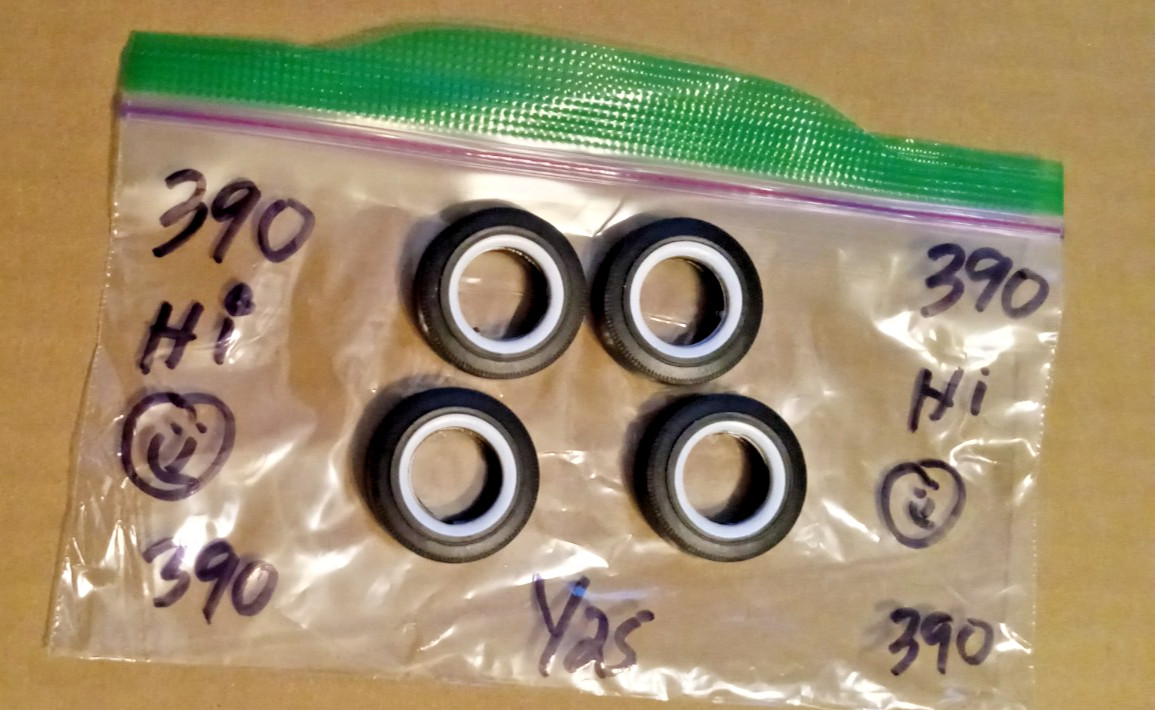 AMT FOUR (4) White Wall Tires   1/25 SCALE PACKAGE #390