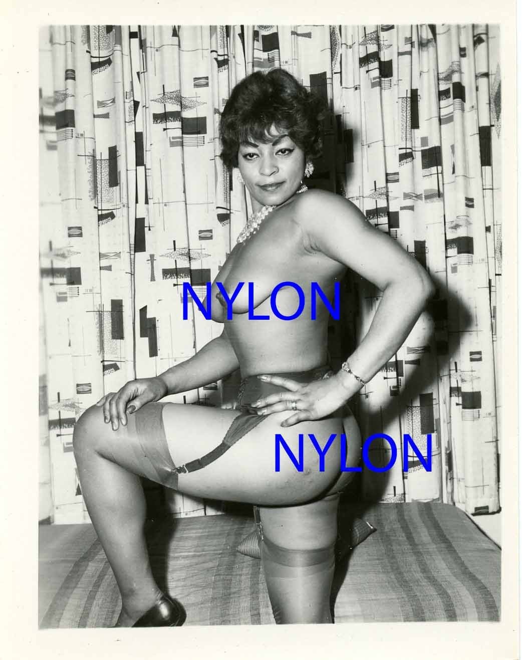 RARE 4 x 5 PHOTOGRAPH OF AN AFRICAN AMERICAN MODEL
