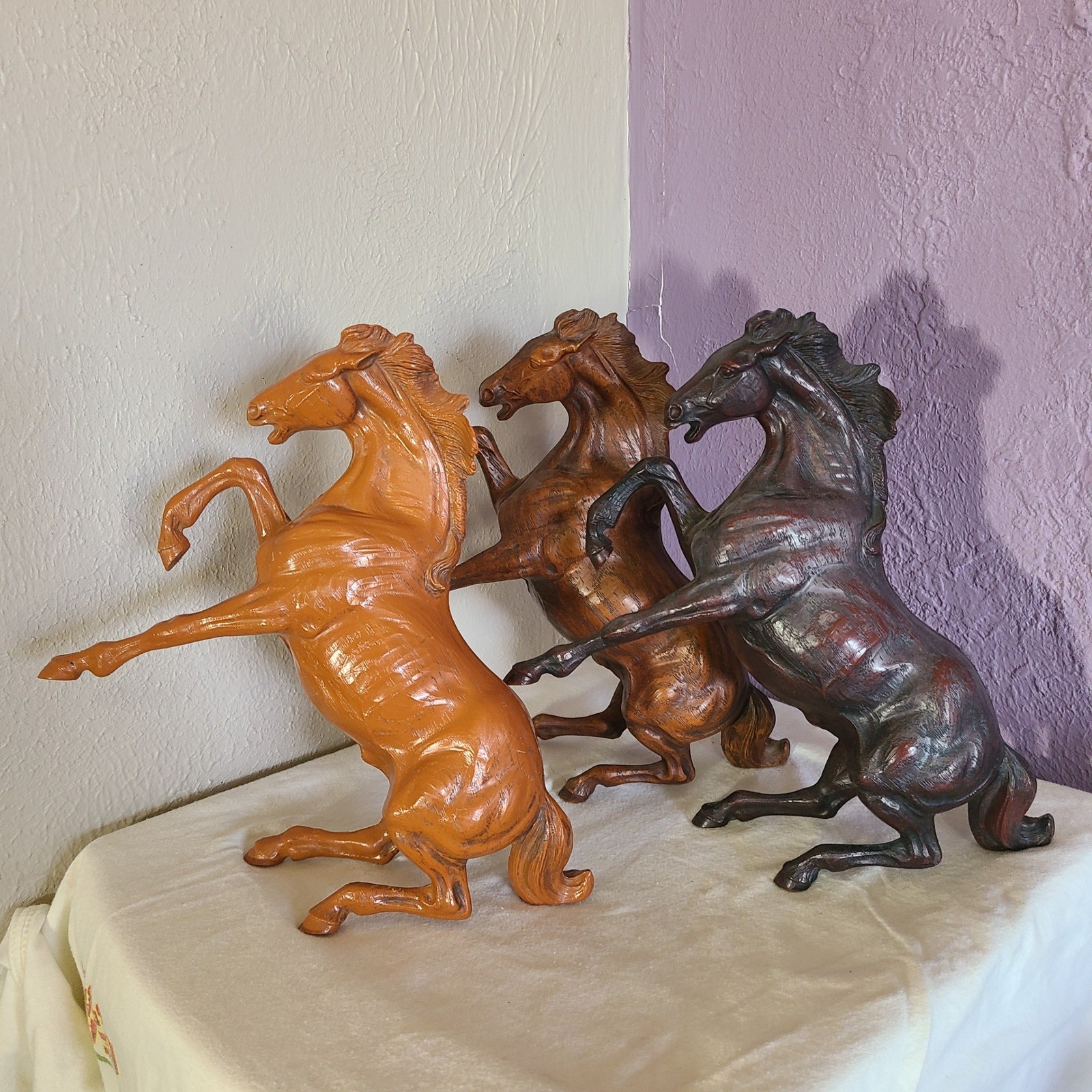Hartland Rearing Mustang Stallion Set 3 Vintage Woodgrain Variant Fighting Horse