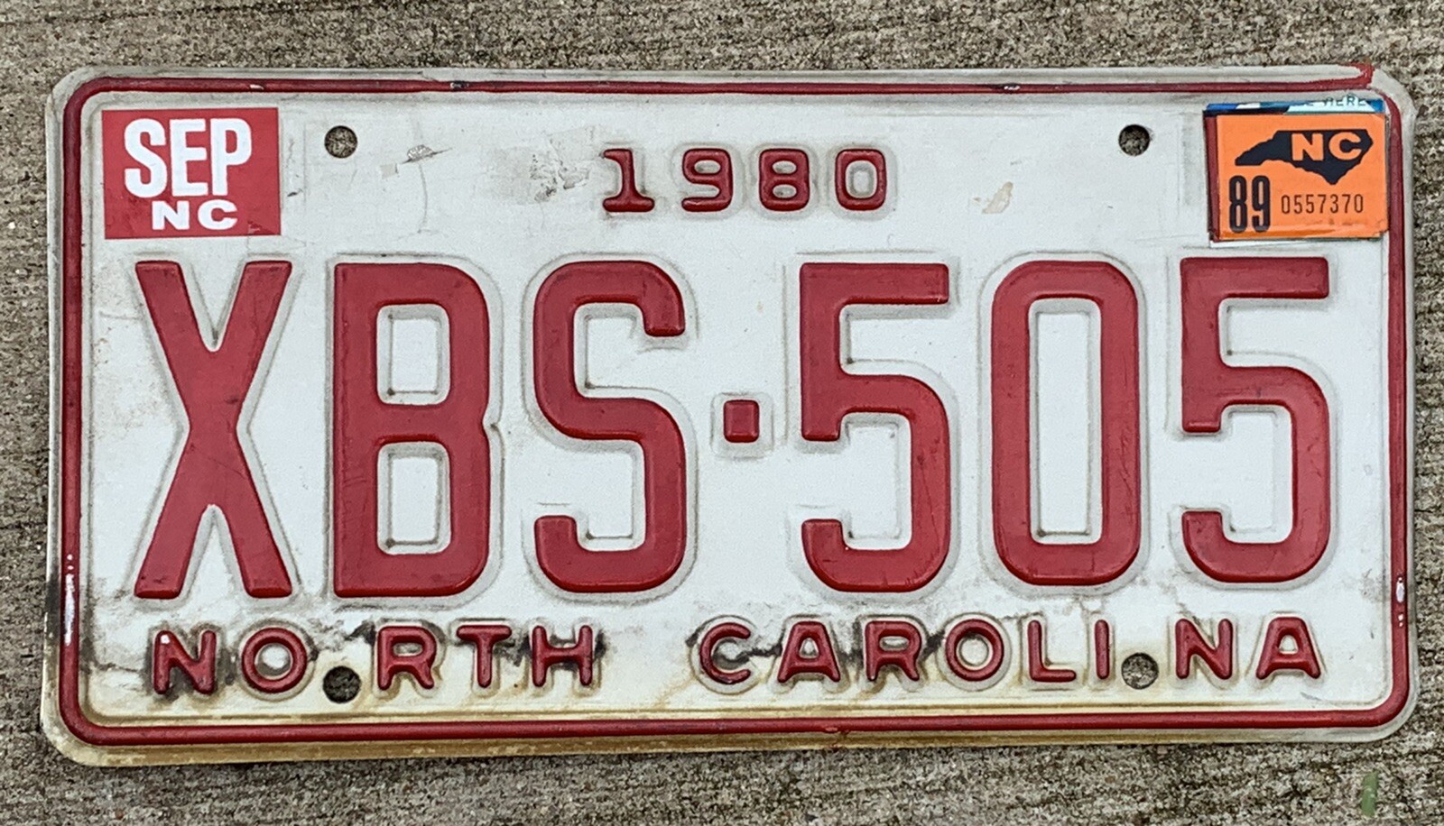 1980 NORTH CAROLINA LICENSE PLATE #XBS505 RED WHITE WITH ORANGE STICKER