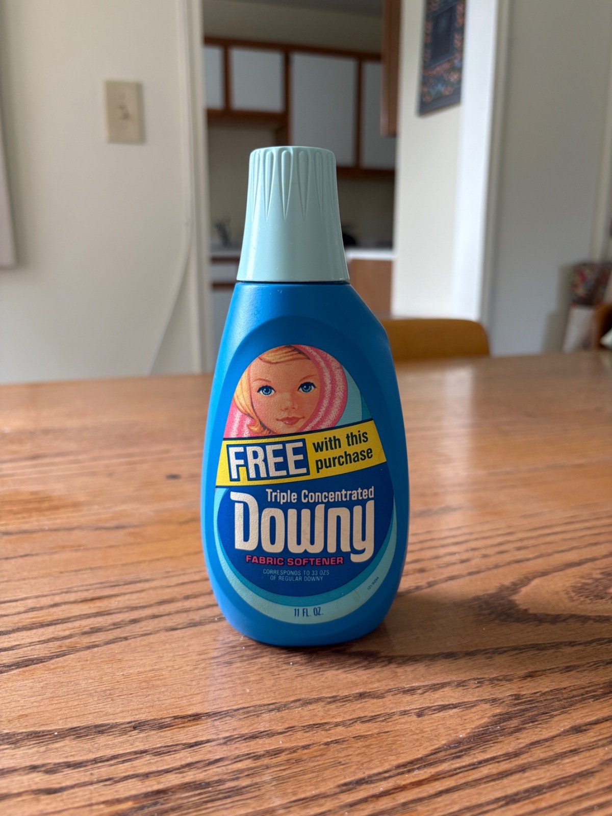 VINTAGE DOWNY FABRIC SOFTNER 11 OZ FULL TRIPLE CONCENTRATE 1980S, prop