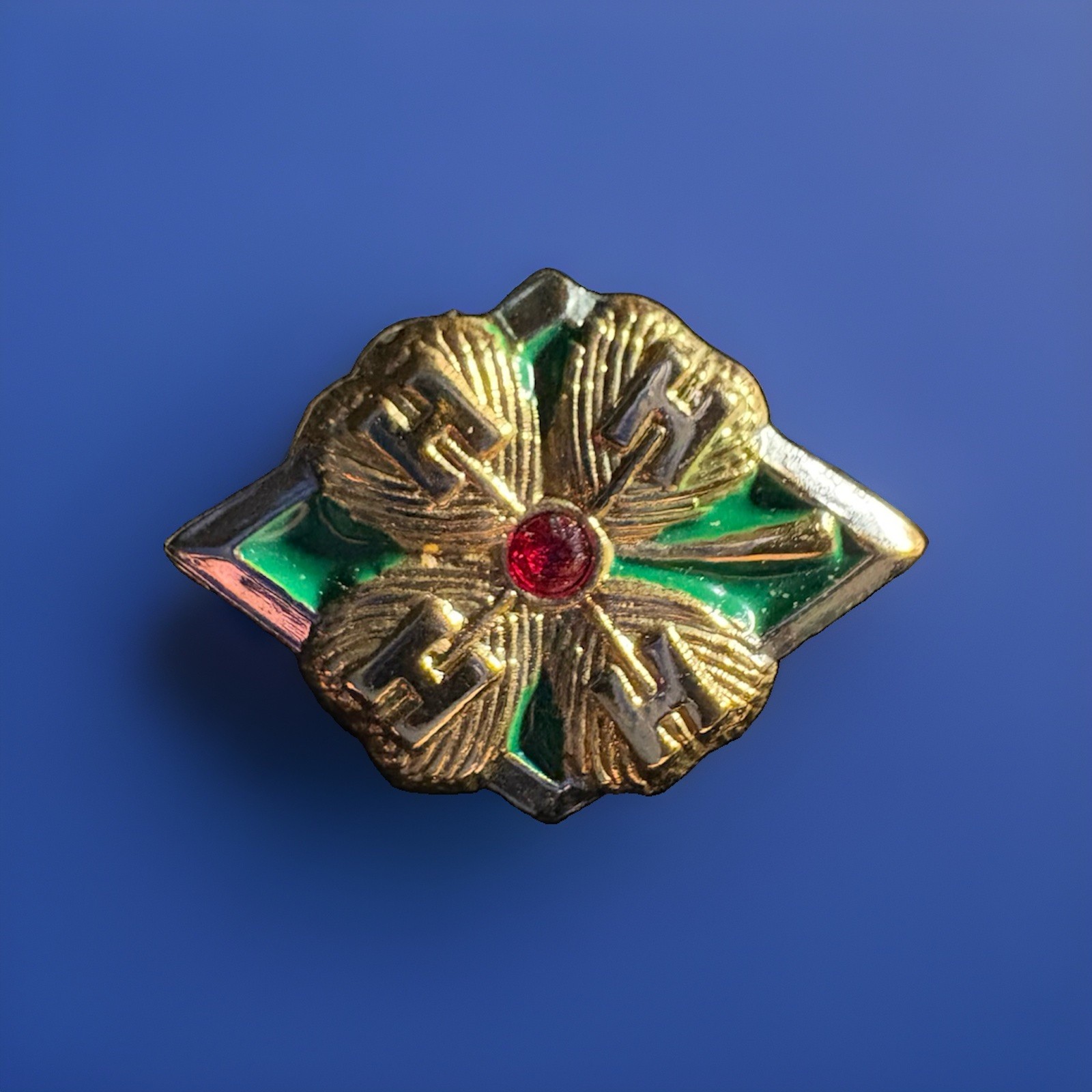 Vintage 4-H Clover Lapel Pin Green Enamel Red Center Gold Tone Youth Club
