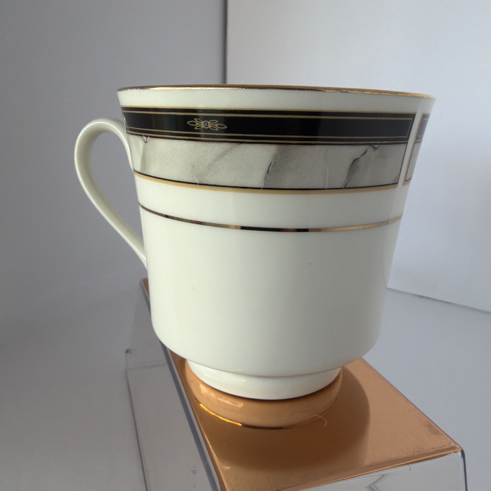 Majesty Fine China Bellvue 8424 Teacup REPLACEMENT Piece Marble Gold