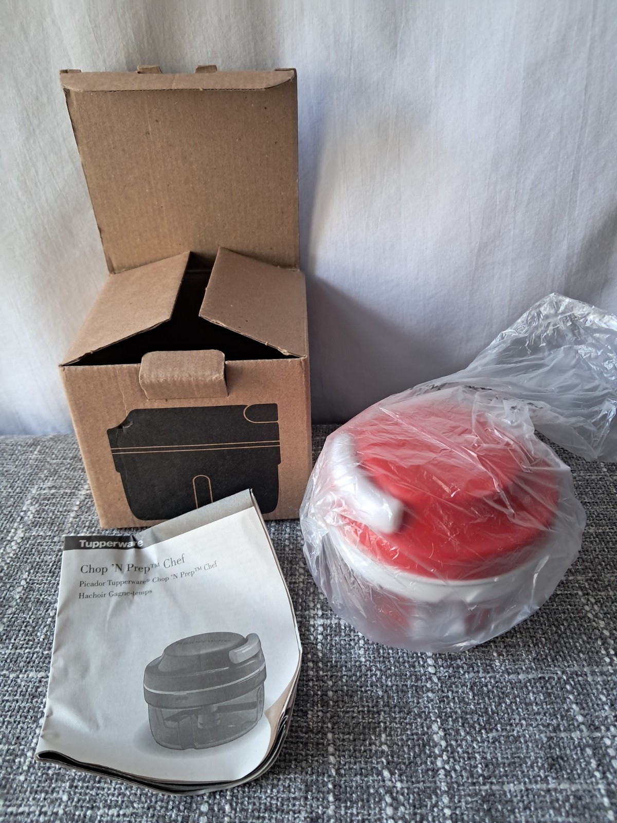 TUPPERWARE CHOP N PREP CHEF RED/SHEER NIB  