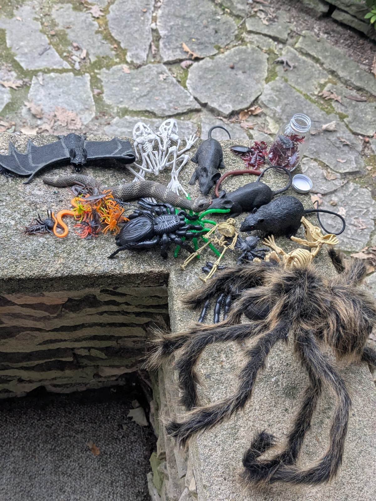 Spiders Snakes Mice Bugs Rubber/Plastic Halloween Spooky Decorations Bundle Lot 