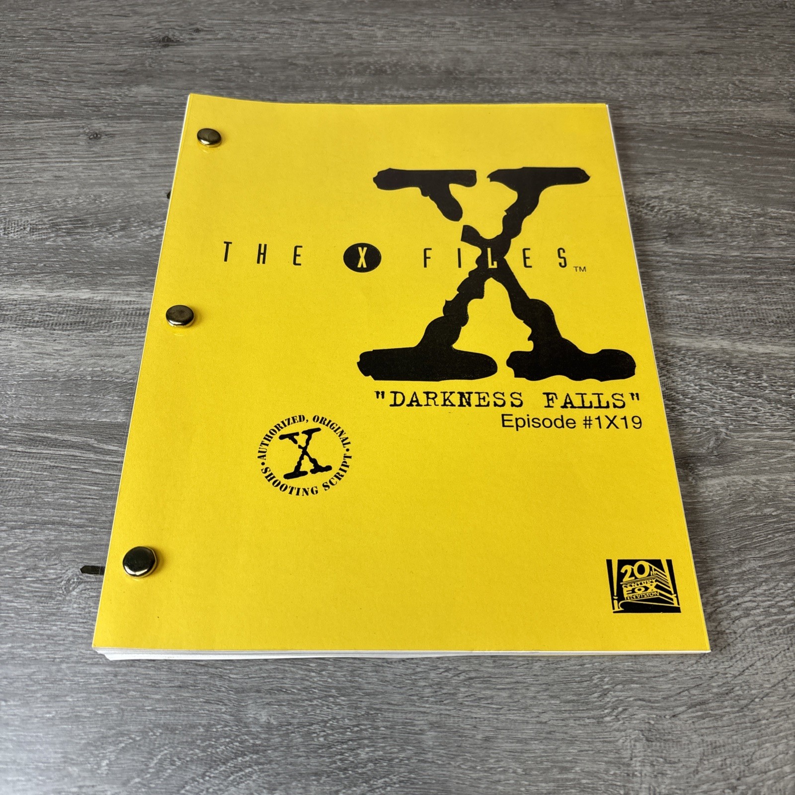 The X FILES Original Shooting Script TV Show Darkness Falls 1994 Yellow Rare