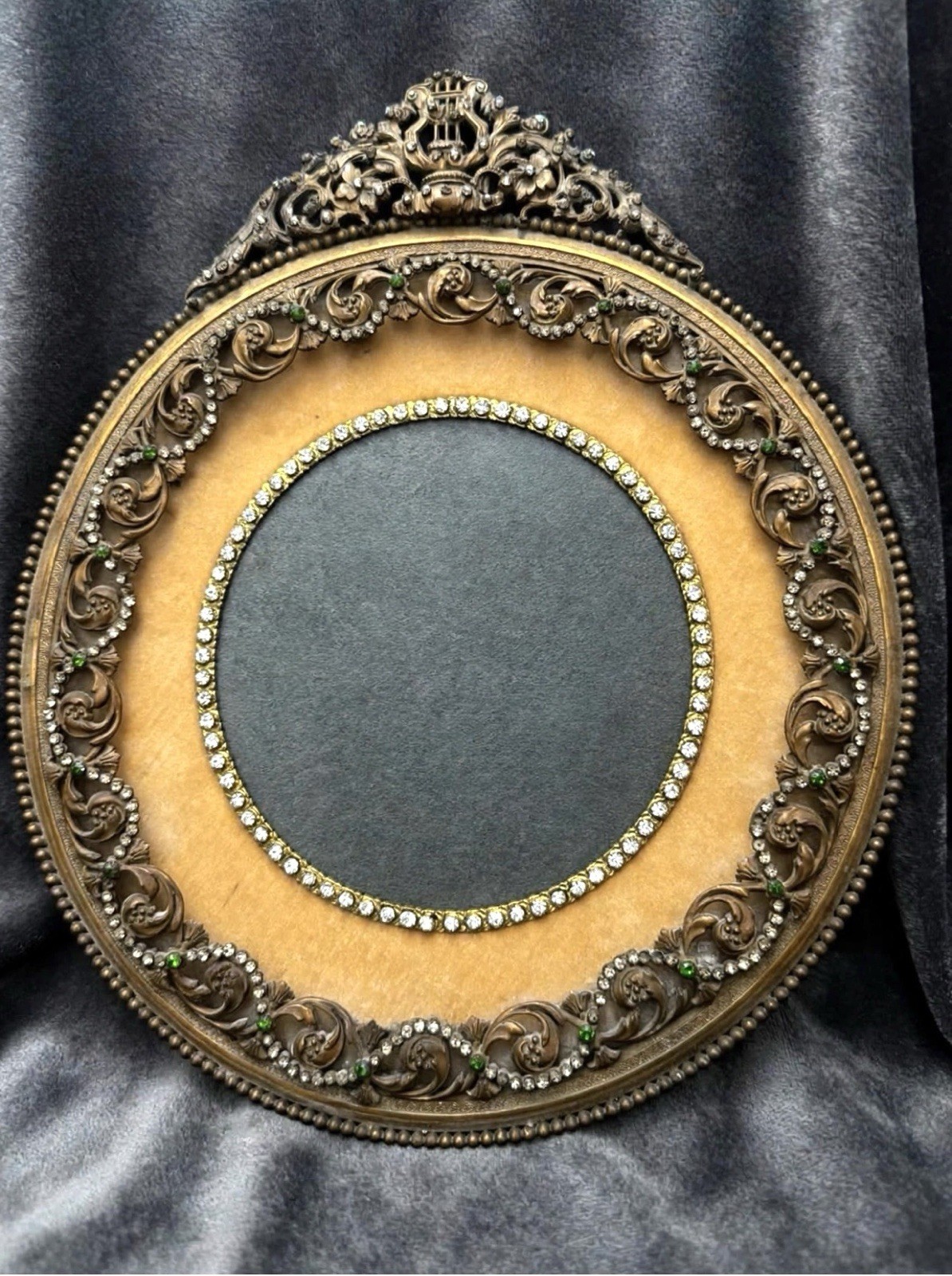 GORGEOUS ANTIQUE ROUND PICTURE FRAME WITH SHINY RHINESTONES c 1920
