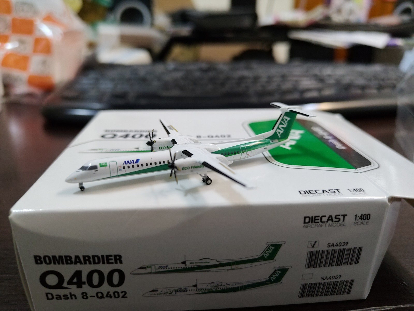 1:400  ANA Wings Bombardier Dash 8-Q400 Eco Friendly  JA858A JC Wings