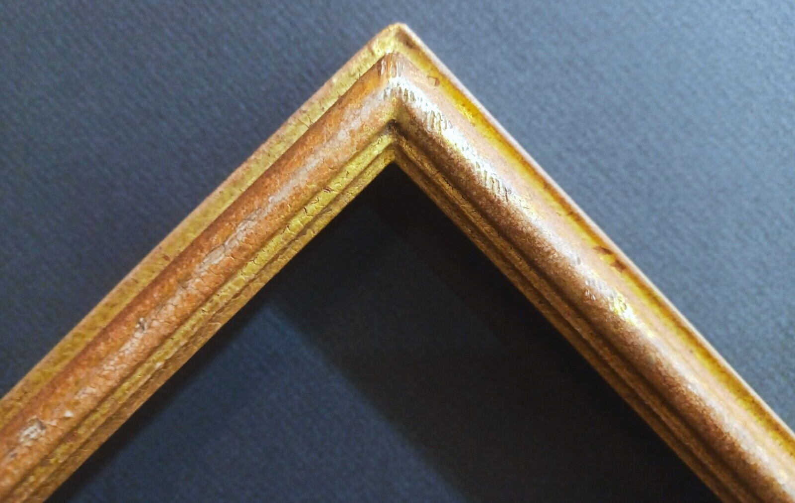 VINTAGE 22K GOLD LEAF CLOSED CORNER ROUNDED PICTURE FRAME 10 1/4 X 13 3/4