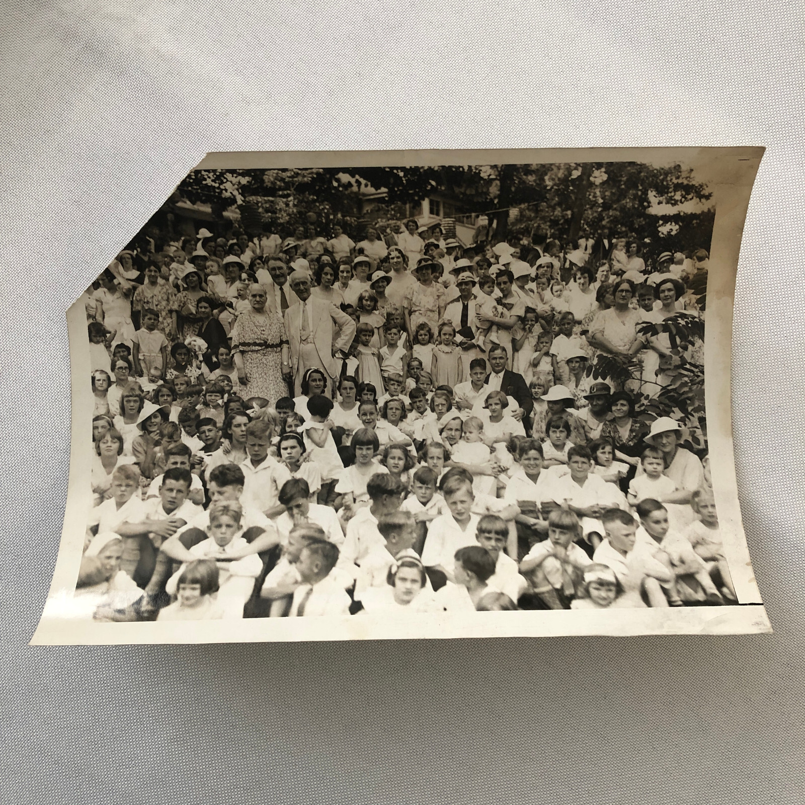 Press Photo Photograph Large Group of Children People Underwood Photo