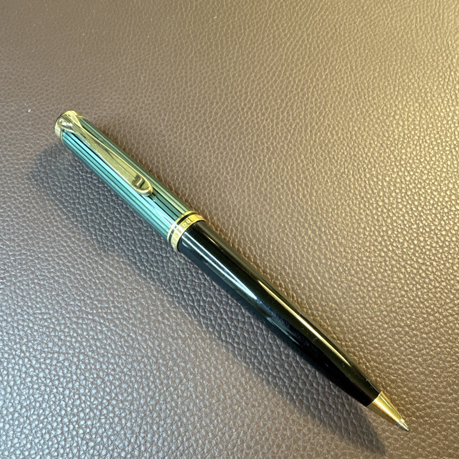 Pelikan Souveran K800 Ballpoint Pen Black/Green Stipes