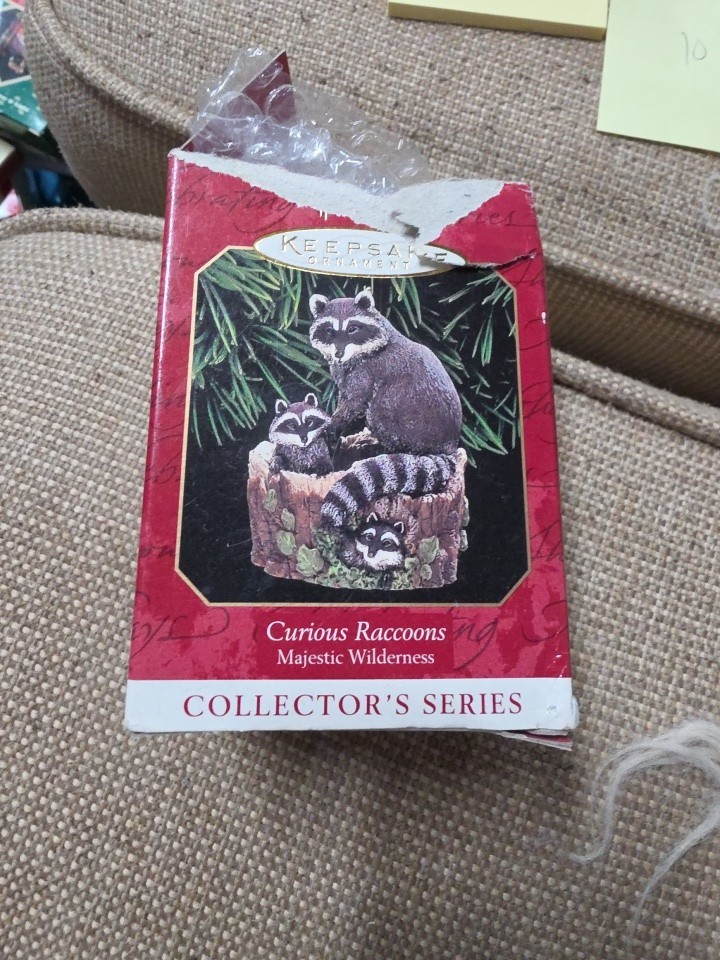 CURIOUS RACCOONS~3RD IN THE MAJESTIC WILDERNESS SERIES~1999 HALLMARK ORNAMENT
