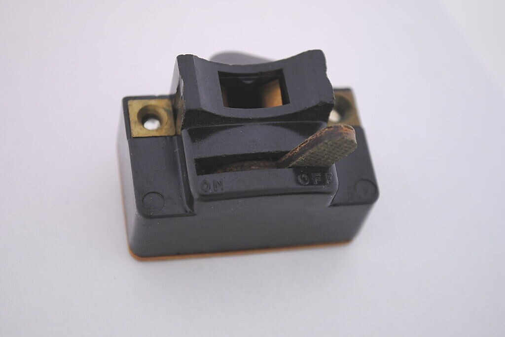 LEVITON Socket Bakelite LUMILINE Lampholder ON OFF SWITCH Screw Terminal NEW 485