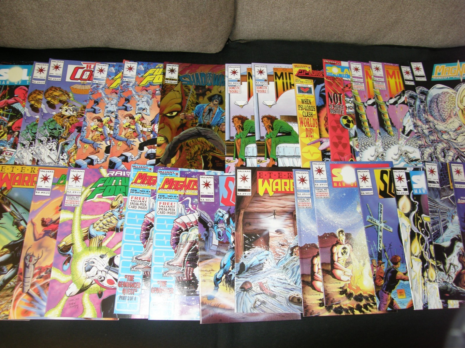 VALIANT COMICS LOT OF ( 30 ) BOOKS / SOLAR, SHADOWMAN, MAGNUS, DOCTOR MIRAGE