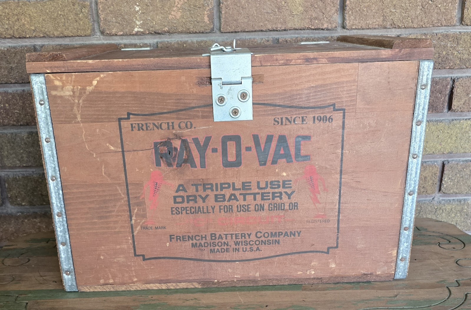RARE RAY-O-VAC WOODEN CASE FOR TRIPLE USE DRY BATTERY C CIRCUITS ESP ON GRID