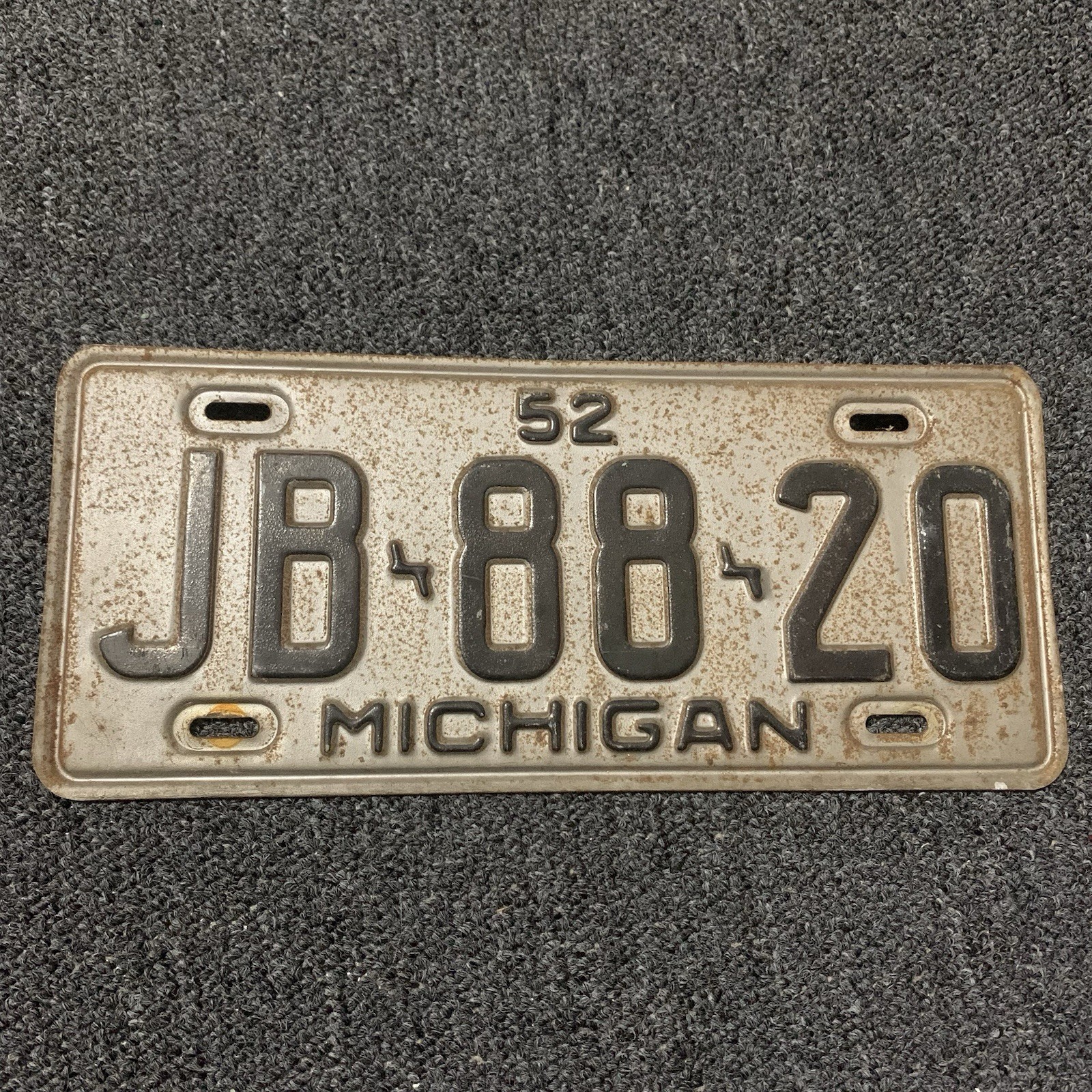 1952 Michigan License Plate Tag JB 88 20