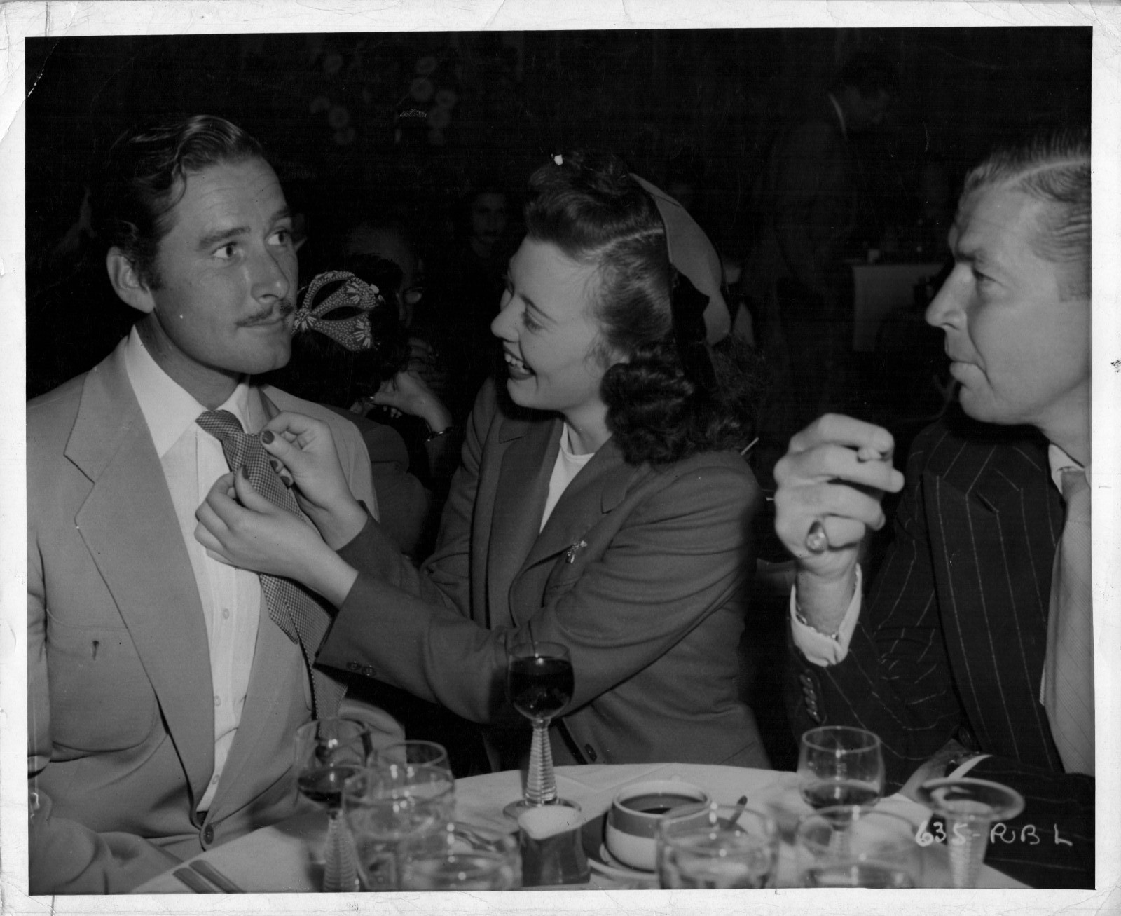 Errol Flynn BEHIND SCENES CANDID PORTRAIT 1940s HOLLYWOOD PARTY ORIG PHOTO MA80