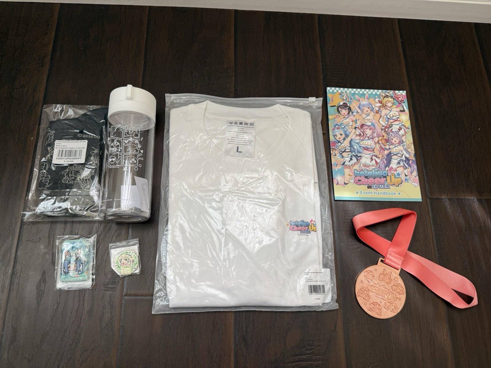 Hololive Cheer Up in USA Marathon Merchandise Set - Medal, Shirt, Socks, Bottle