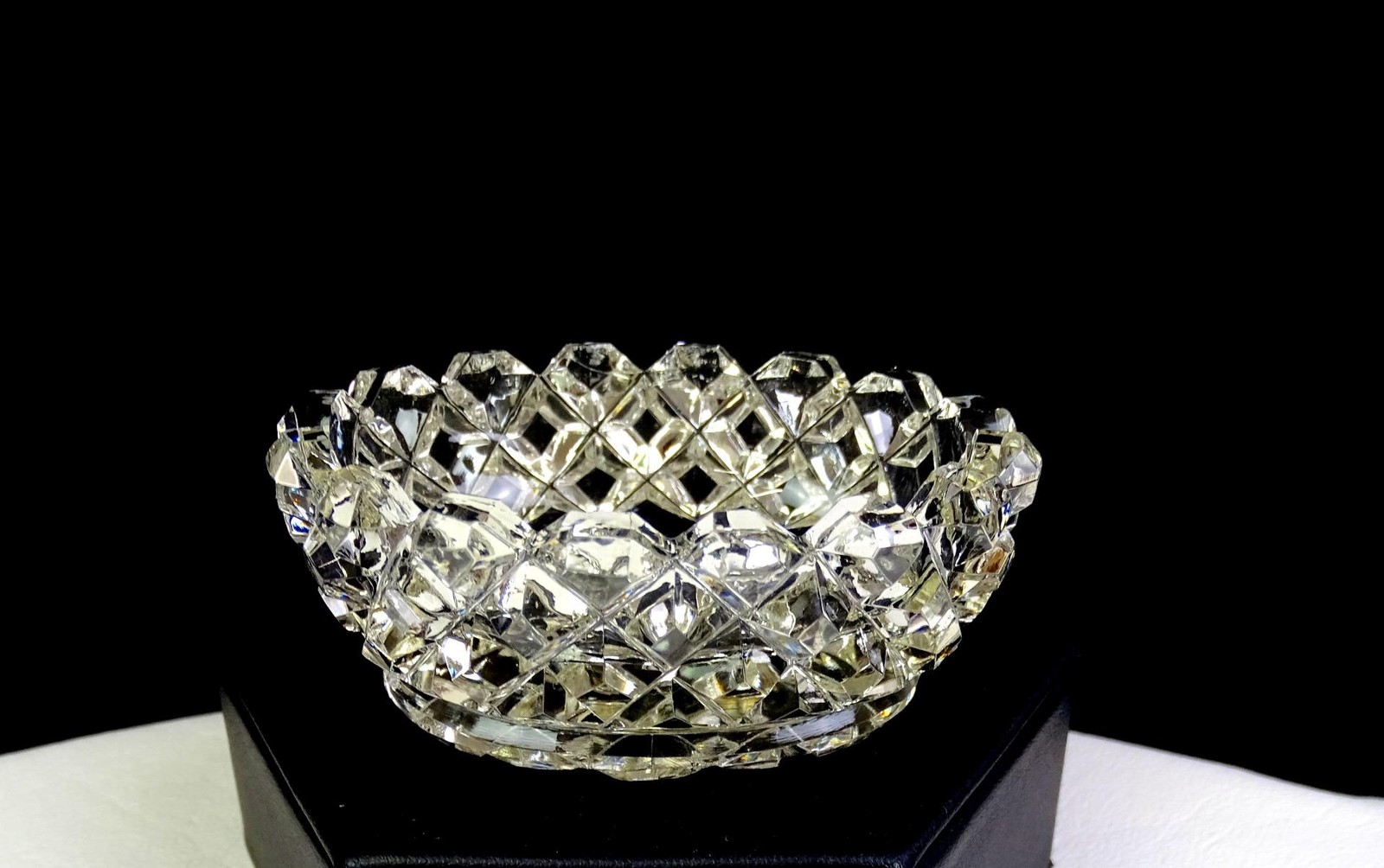Brilliant Cut Crystal Clear Diamond Cut 2 7/8