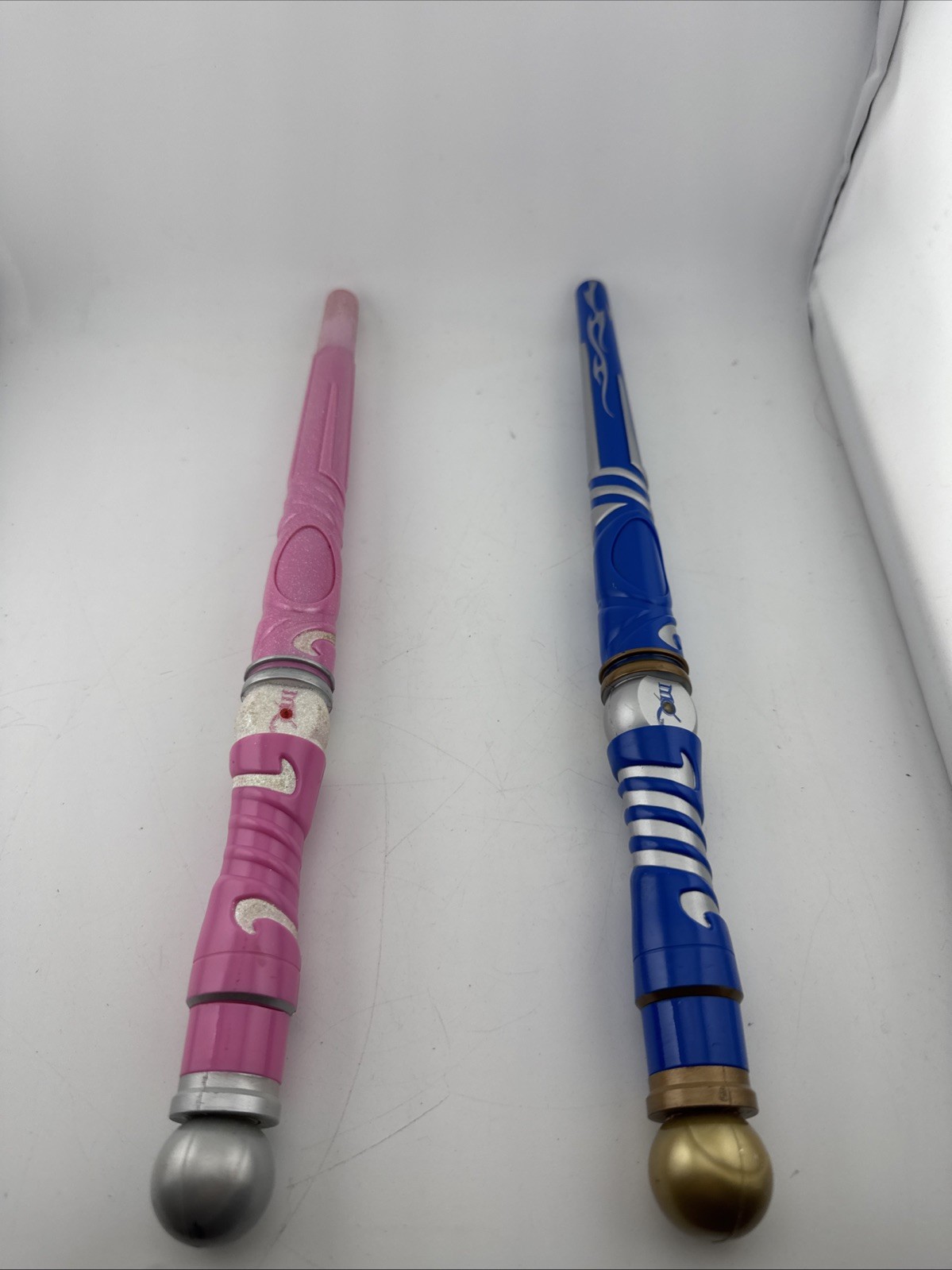 (2) Great Wolf Lodge MagiQuest Wands - Blue And Pink Rare Untested