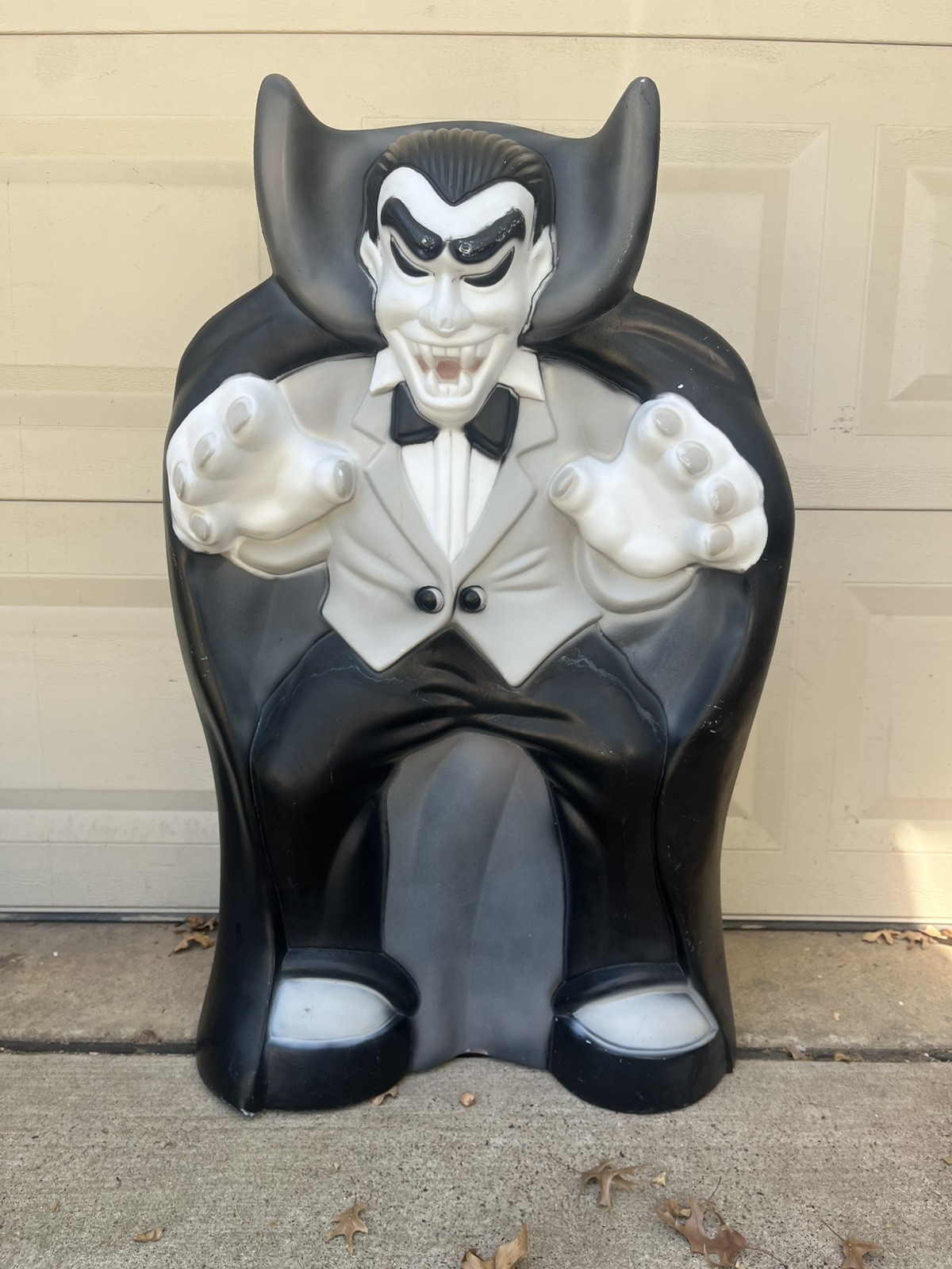 VINTAGE EMPIRE  DRACULA 36” HALLOWEEN LIGHTED BLOW MOLD