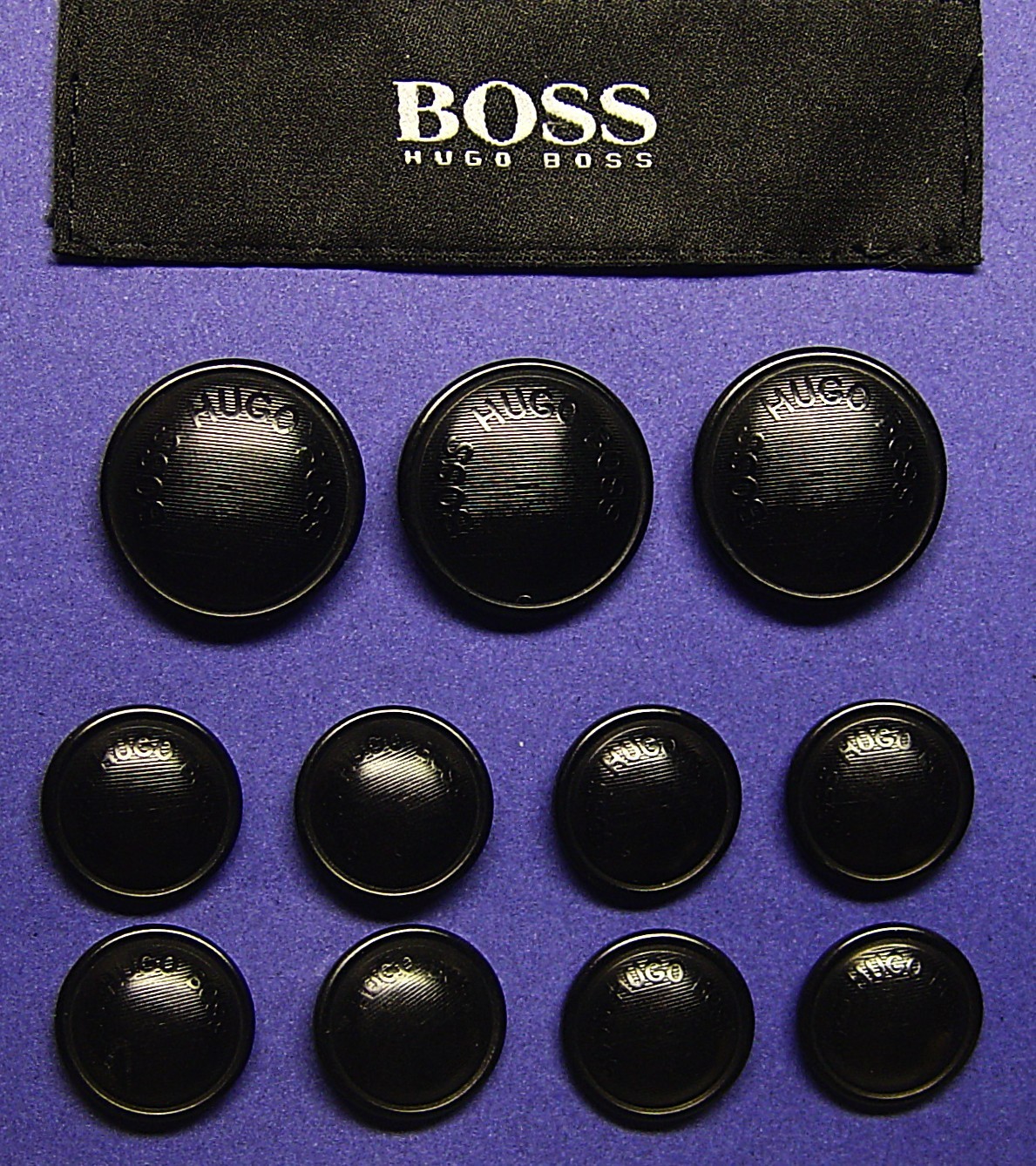HUGO BOSS  REPLACEMENT BUTTON 11 HARD COMPOSITE ALLOY SIGNATURE BUTTON GOOD COND