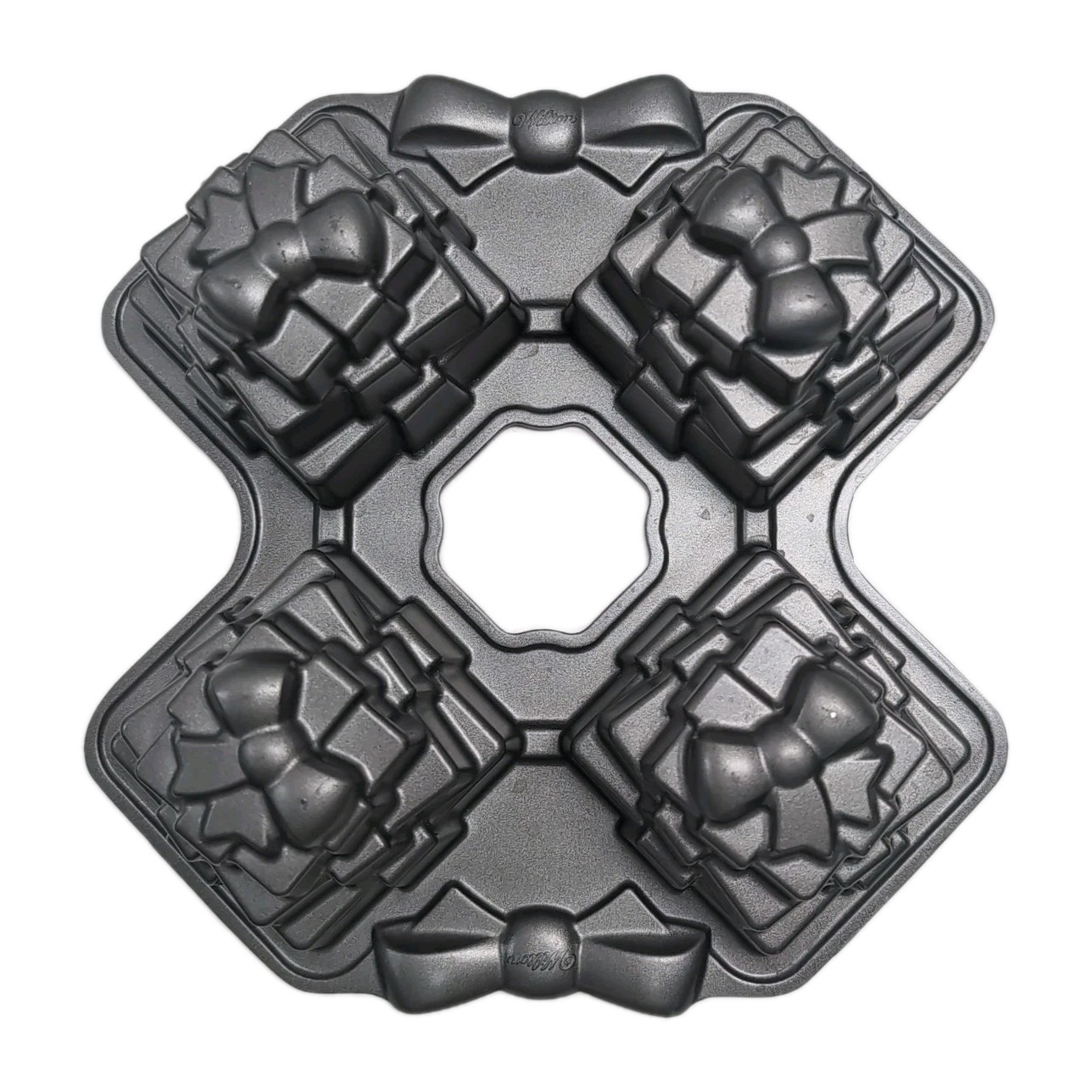 Wilton Dimensions 3D Presents Cake Pan Non-Stick Multi-Cavity for 4 Mini Cakes