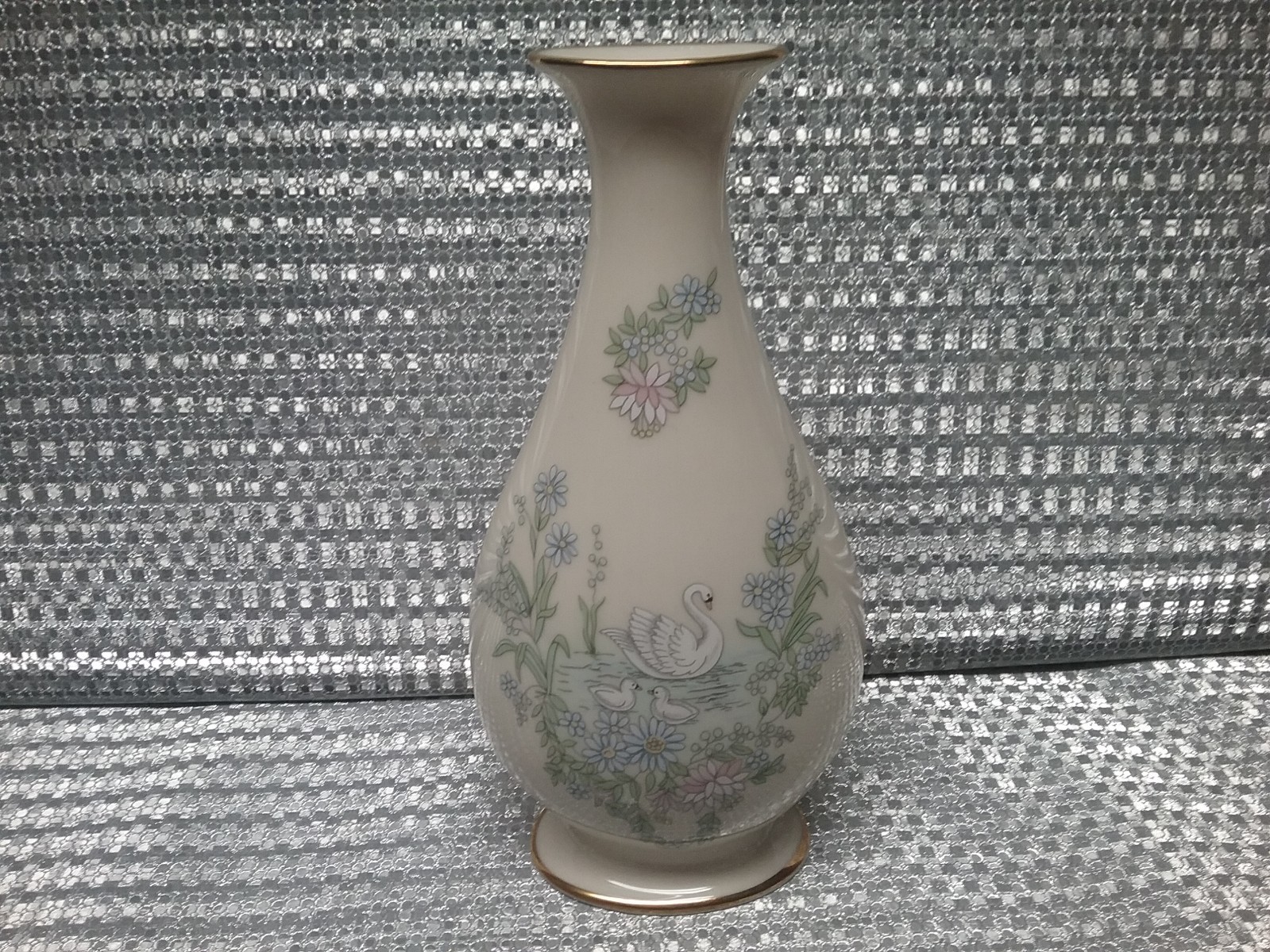Lenox Mother\'s Day 1983 Swan Vase 7.5\