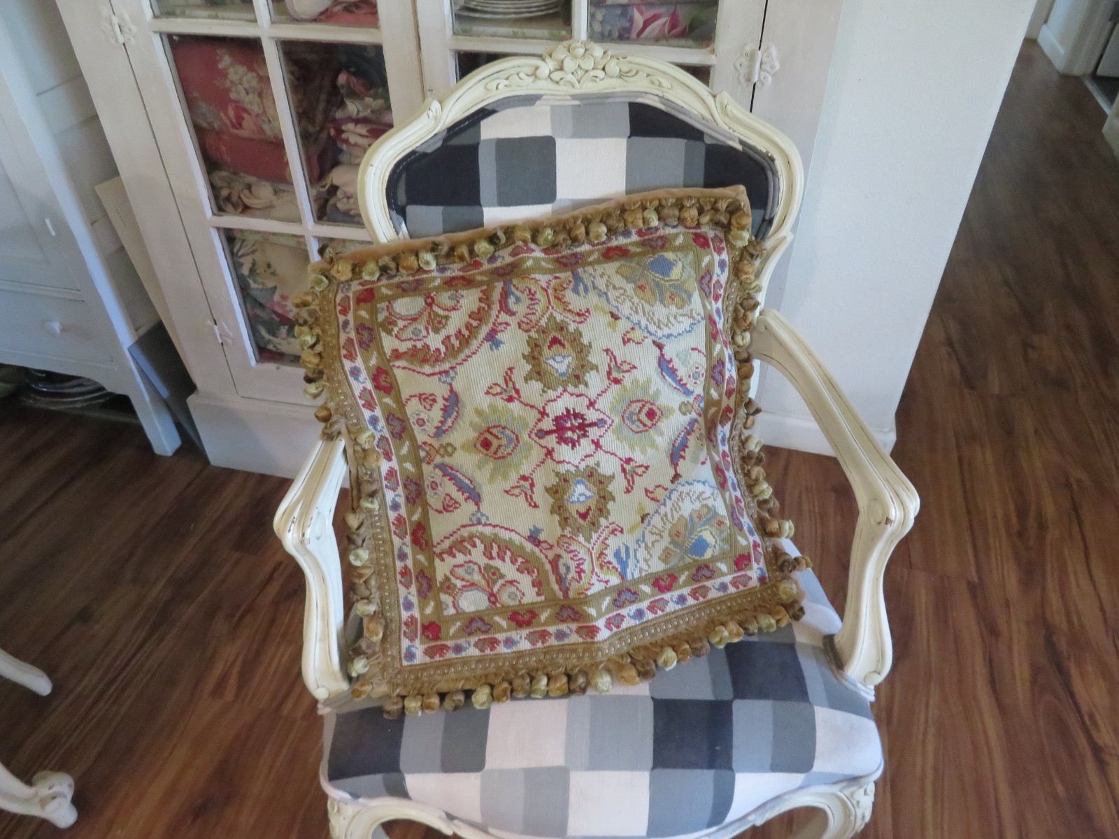 Gorgeous Aubusson style OLD WORLD Rug Look Needlepoint Pillow Cover NWOT