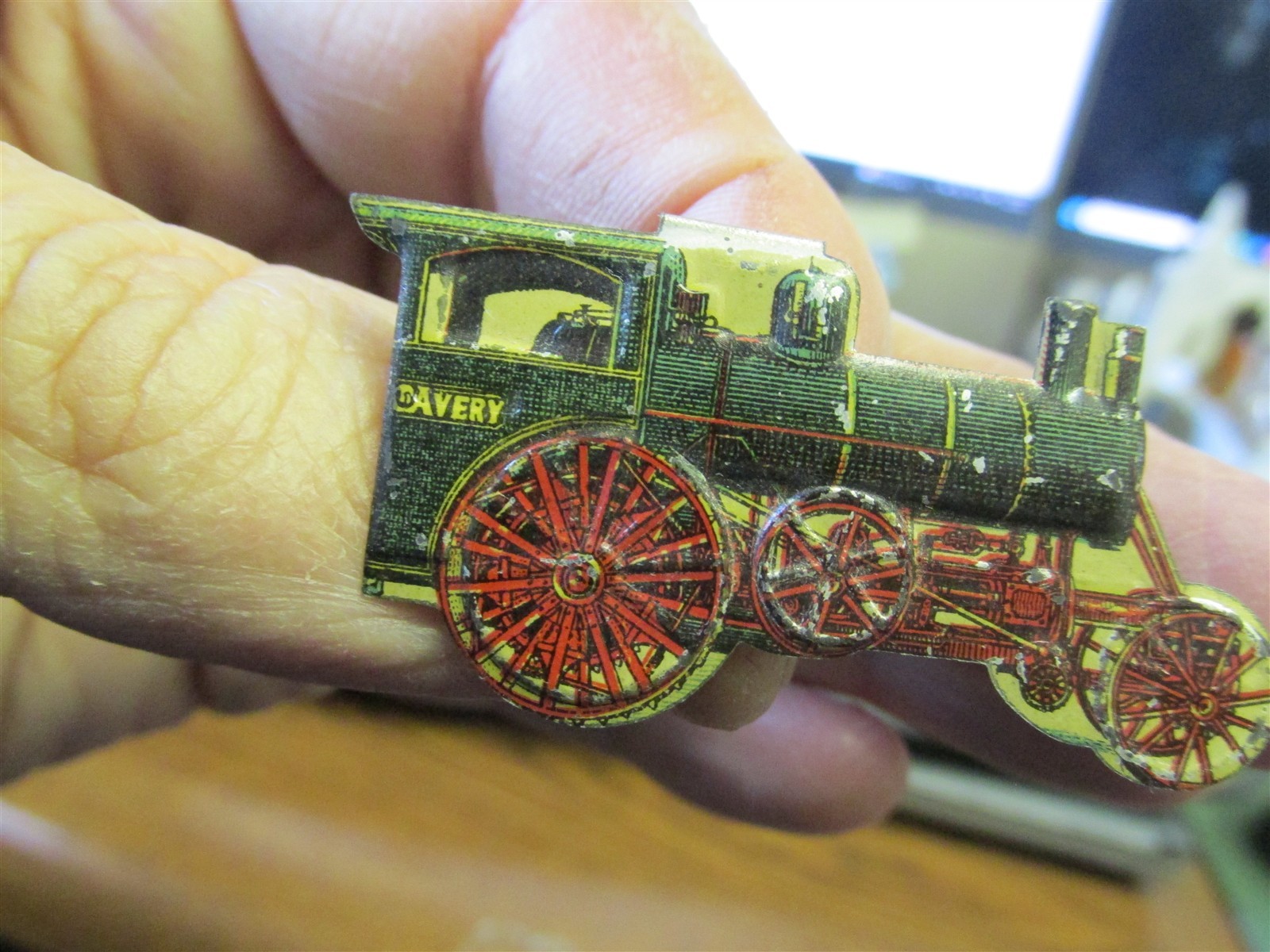 AVERY STEAM ENGINE TRACTOR DIE-CUT LITHO TIN FIGURAL BADGE Circa 1900 RARE
