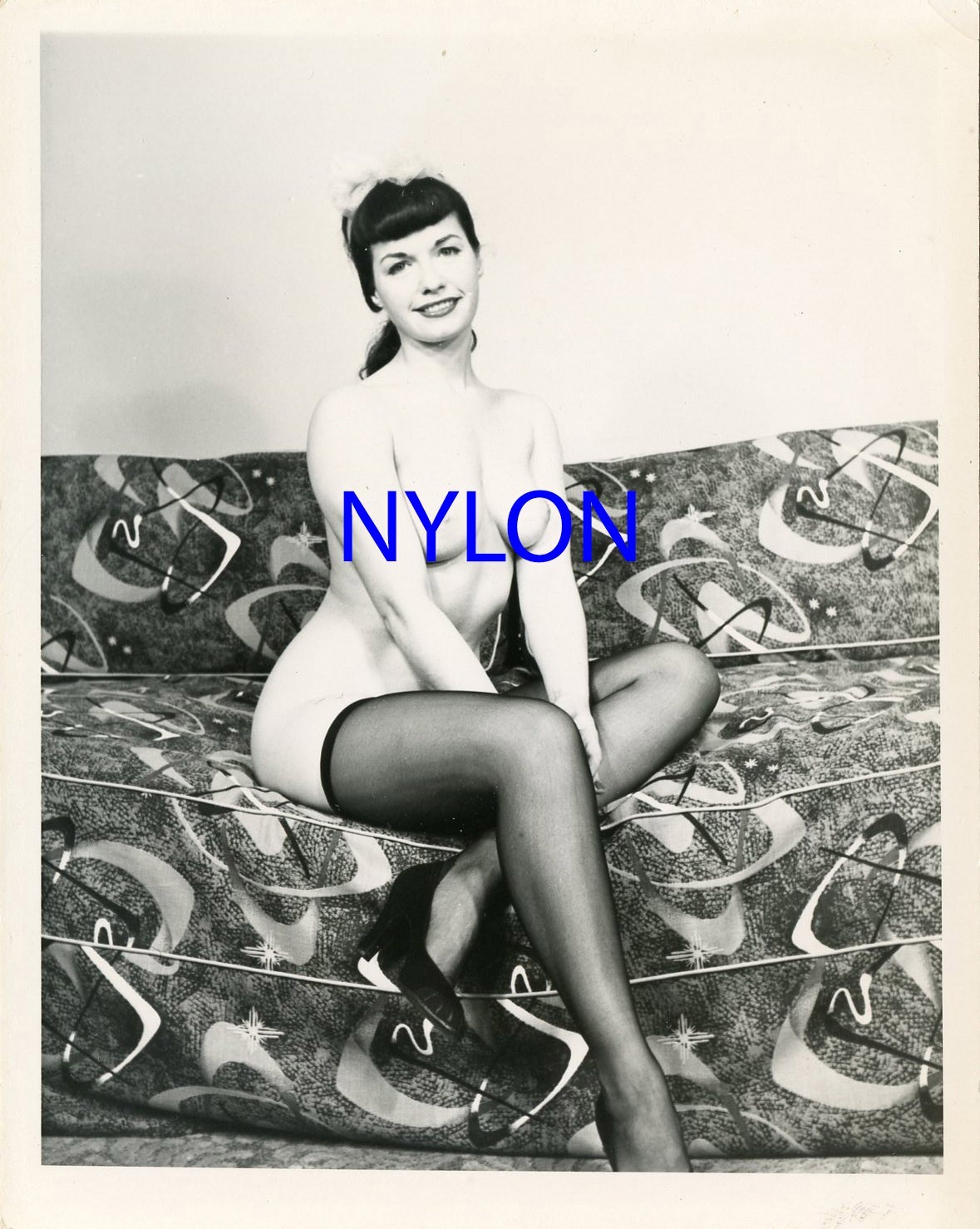 RARE BETTIE PAGE ON THE ATOMIC COUCH VINTAGE 1950's 5 x 4 PHOTOGRAPH