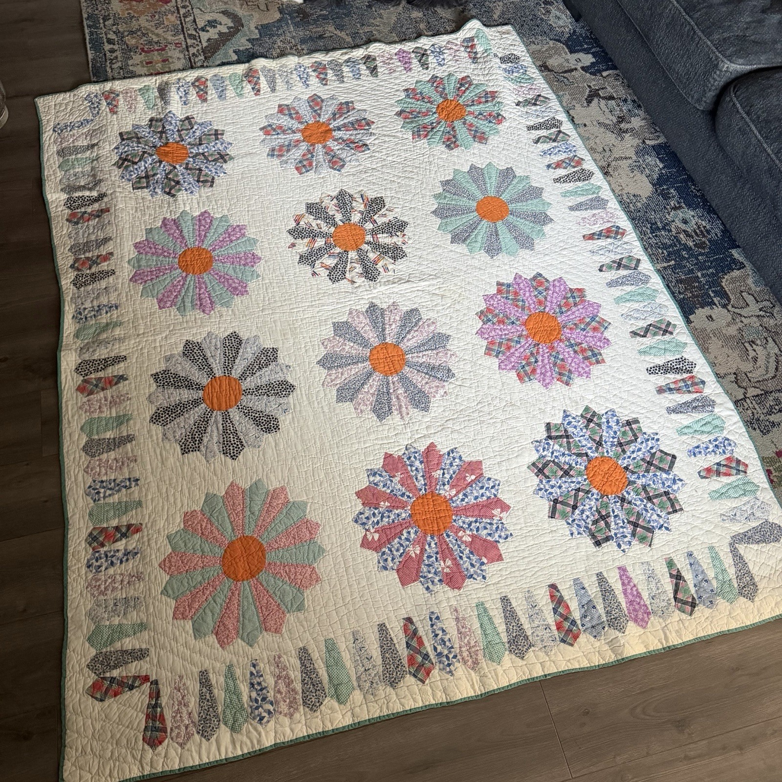 Vtg 40's Dresden Plate Quilt hand stitched feedsack pastel Appliqué 85x66