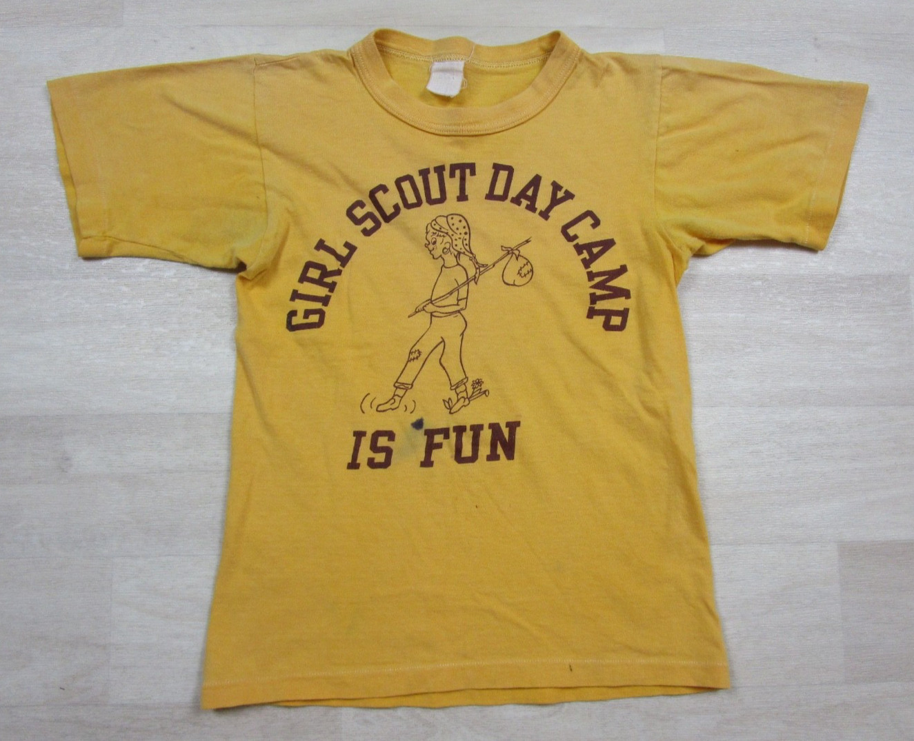 Vintage 70s Girl Scouts T-Shirt Youth (4/5) Girl Scout Camp is Fun Single Stitch
