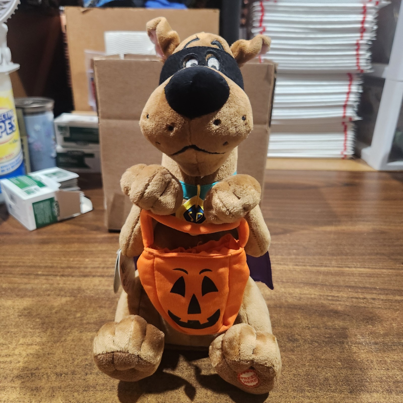 Hallmark Scooby Doo Talking and Shaking Plush Halloween 11” Tall NEW W/ Tags