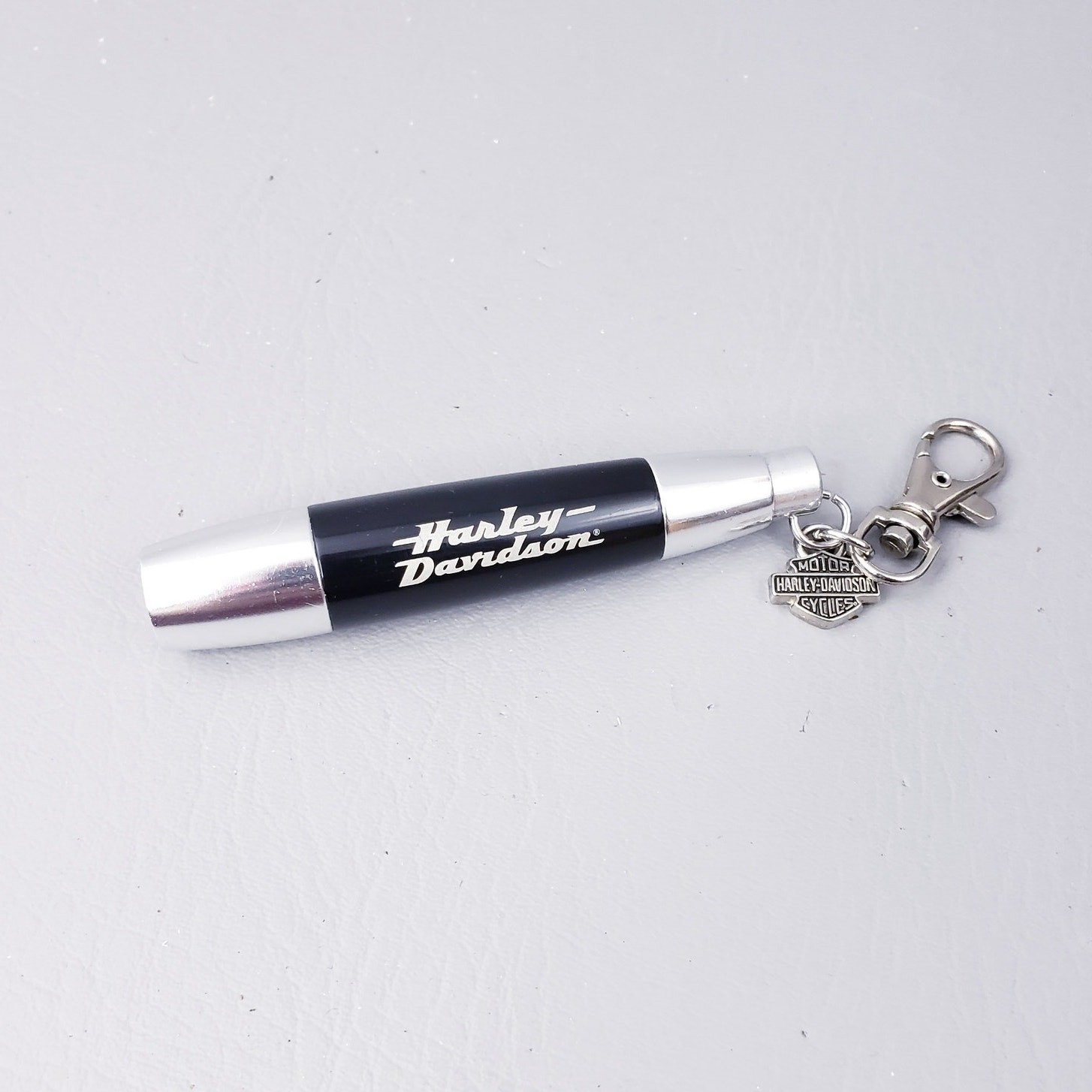 Vintage 1990\'s Harley Davidson Vintage RAYOVAC Keychain Flashlight Works