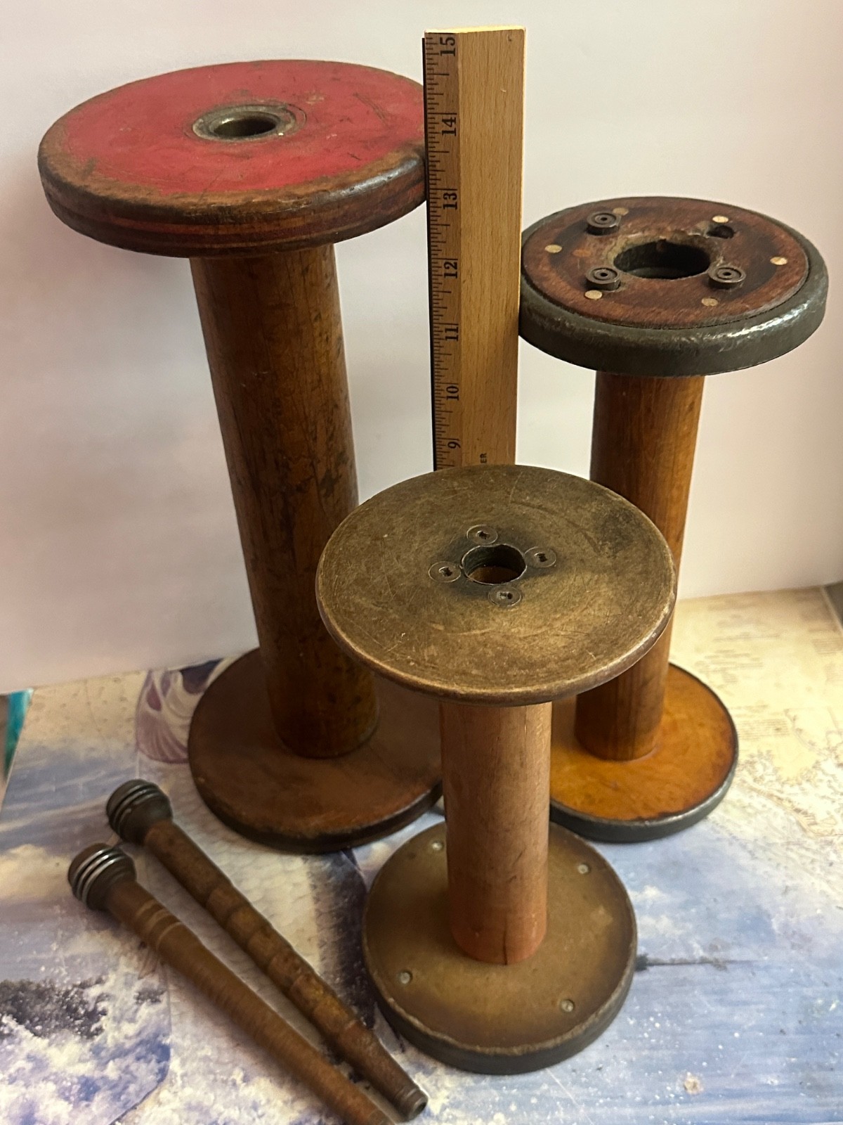 Vtg Wooden Textile Spools Primitive Industrial - Set Of 3  (S,M,L) + 2 bobbins