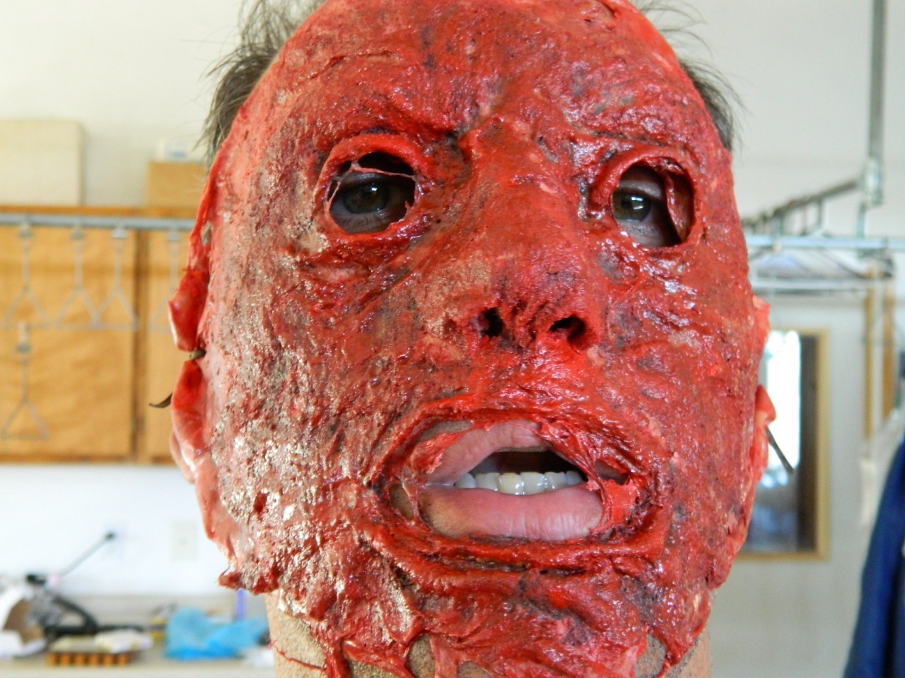 HALLOWEEN HORROR MOVIE PROP - Bloody Skinned Face Mask
