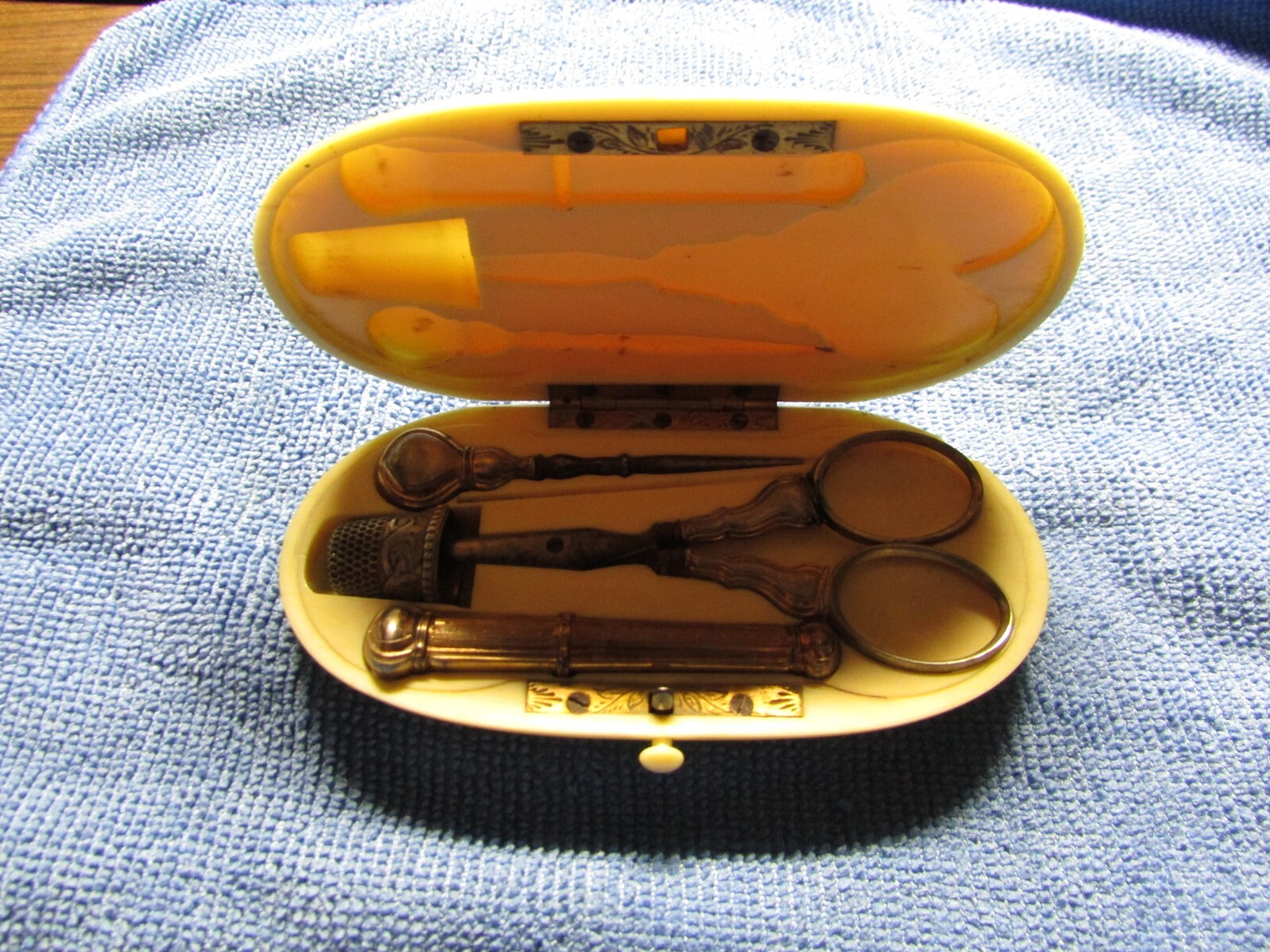 1920\'s European Sewing Kit