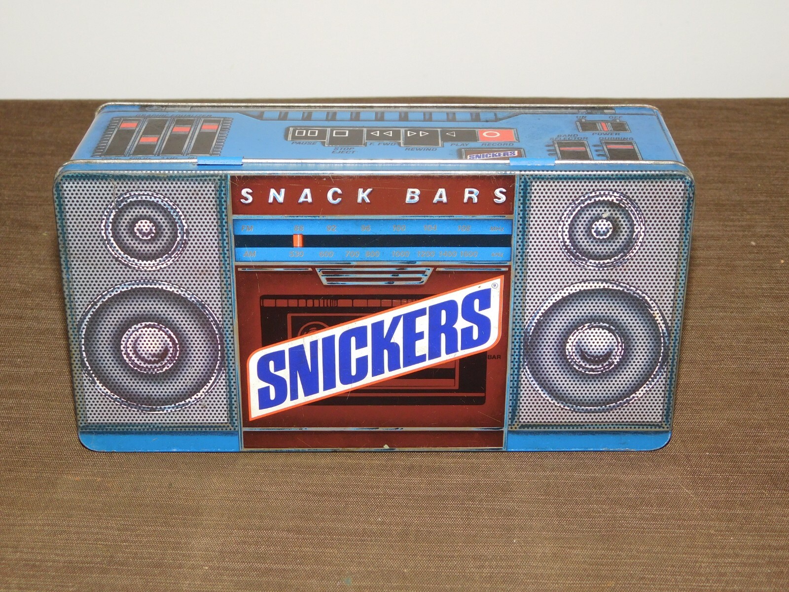 VINTAGE KITCHEN 1989 SNICKERS SNACK BARS AM/FM RADIO CANDY TIN CAN BOX  *EMPTY*