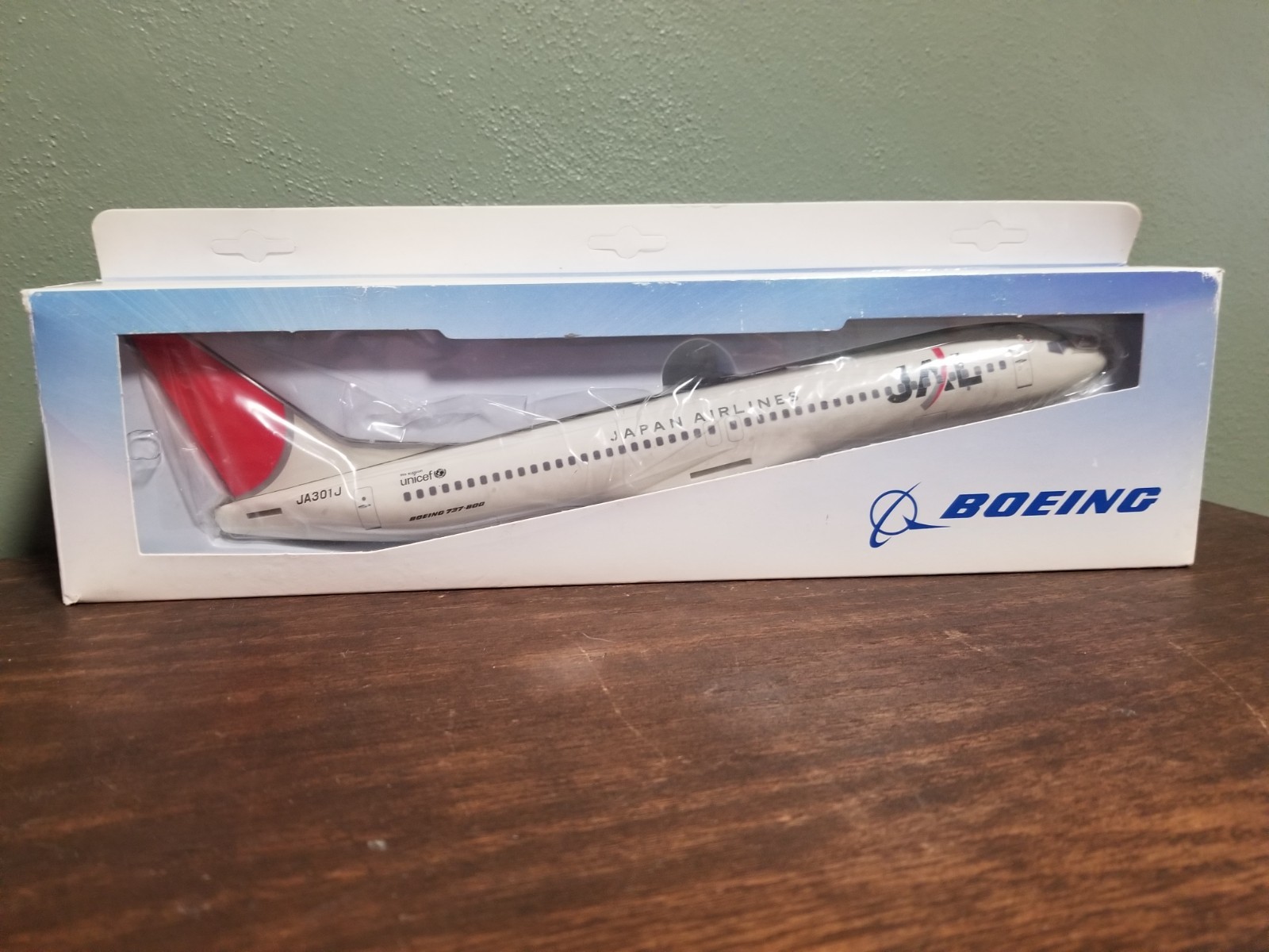 Boeing Officially Licensed Product JAL 737-800 1/130 Scale Skymarks Open Box